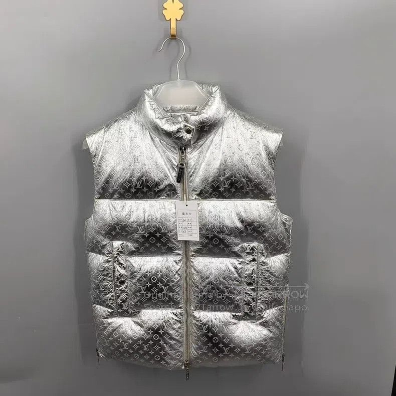 Louis Vuitton Louis Vuitton Silver full logo down jacket Size XS / US 0-2 / IT 36-38 - 1 Thumbnail