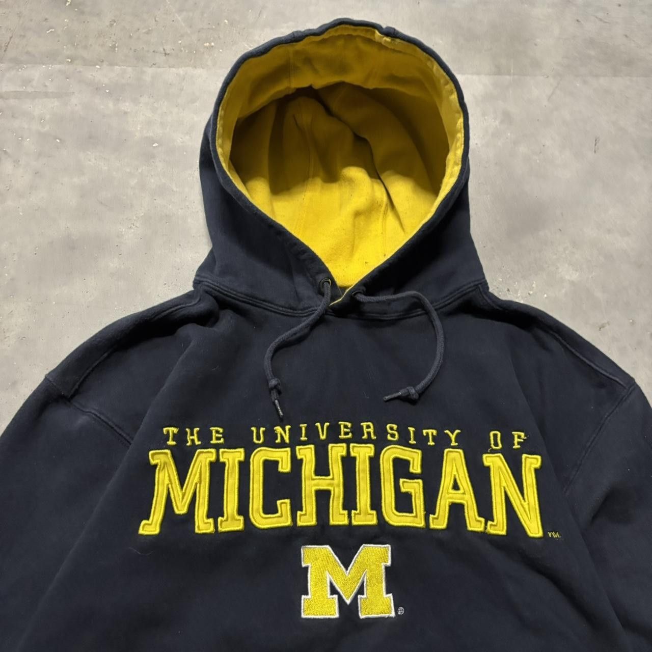 Japanese Brand × Vintage Crazy Vintage Y2K/2000s Navy Blue Michigan Wolverines College Hoodie! Size US L / EU 52-54 / 3 - 2 Thumbnail