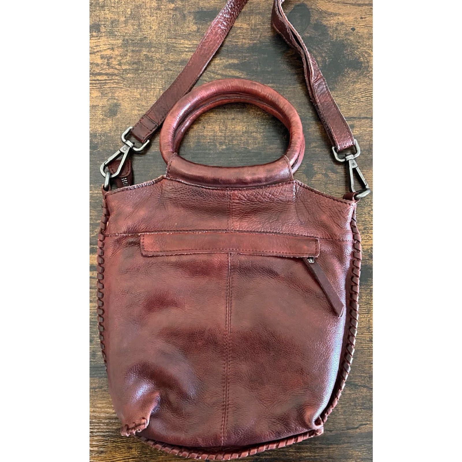 Vintage Latico Crossbody Bag Women Burgundy Leather Oxblood Distressed Adjustable Strap Inner Pockets Outdoor Pockets EUC Size ONE SIZE - 7 Thumbnail