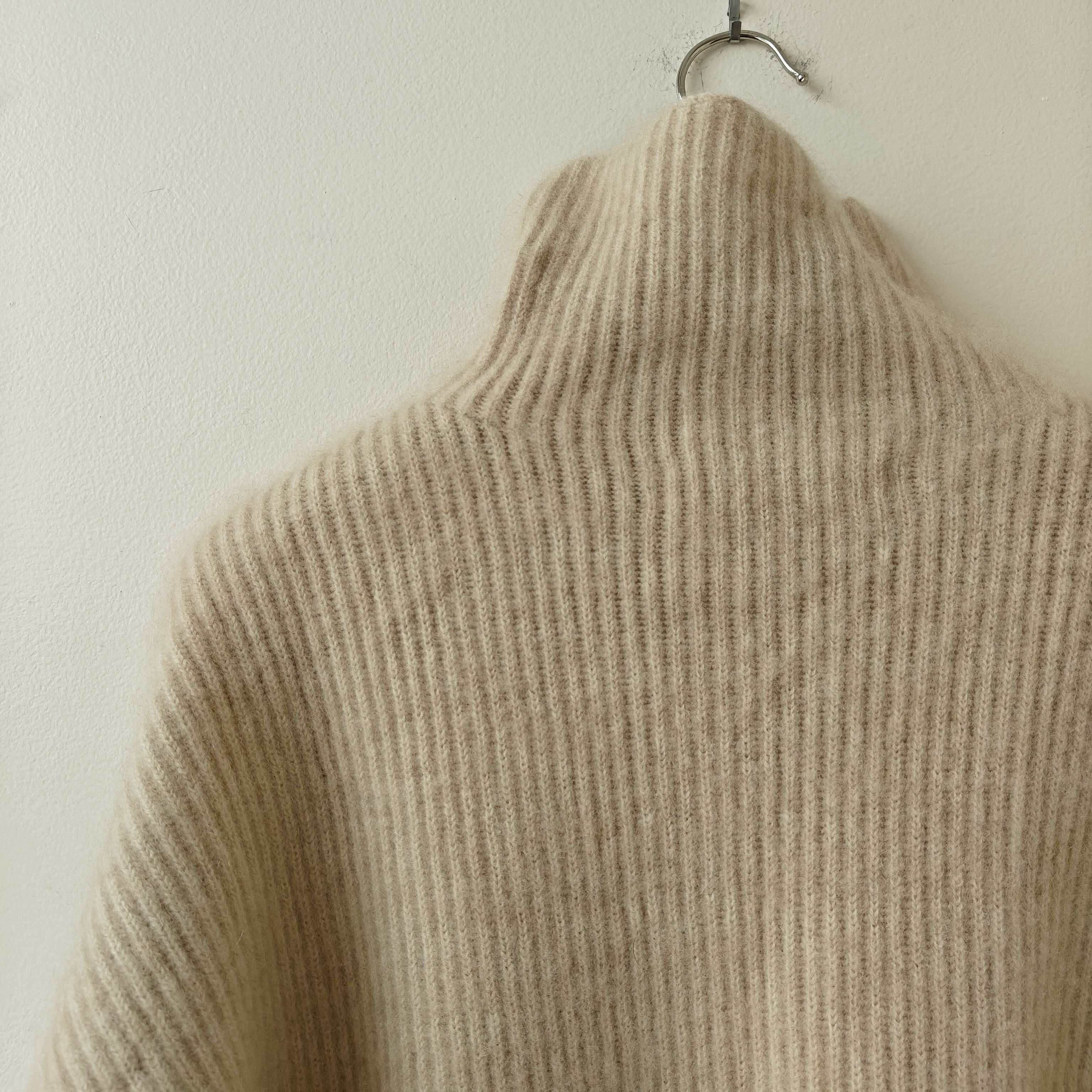 Seya NWOT Cashmere beige sweater size L made Japan $990 Size US L / EU 52-54 / 3 - 13 Thumbnail