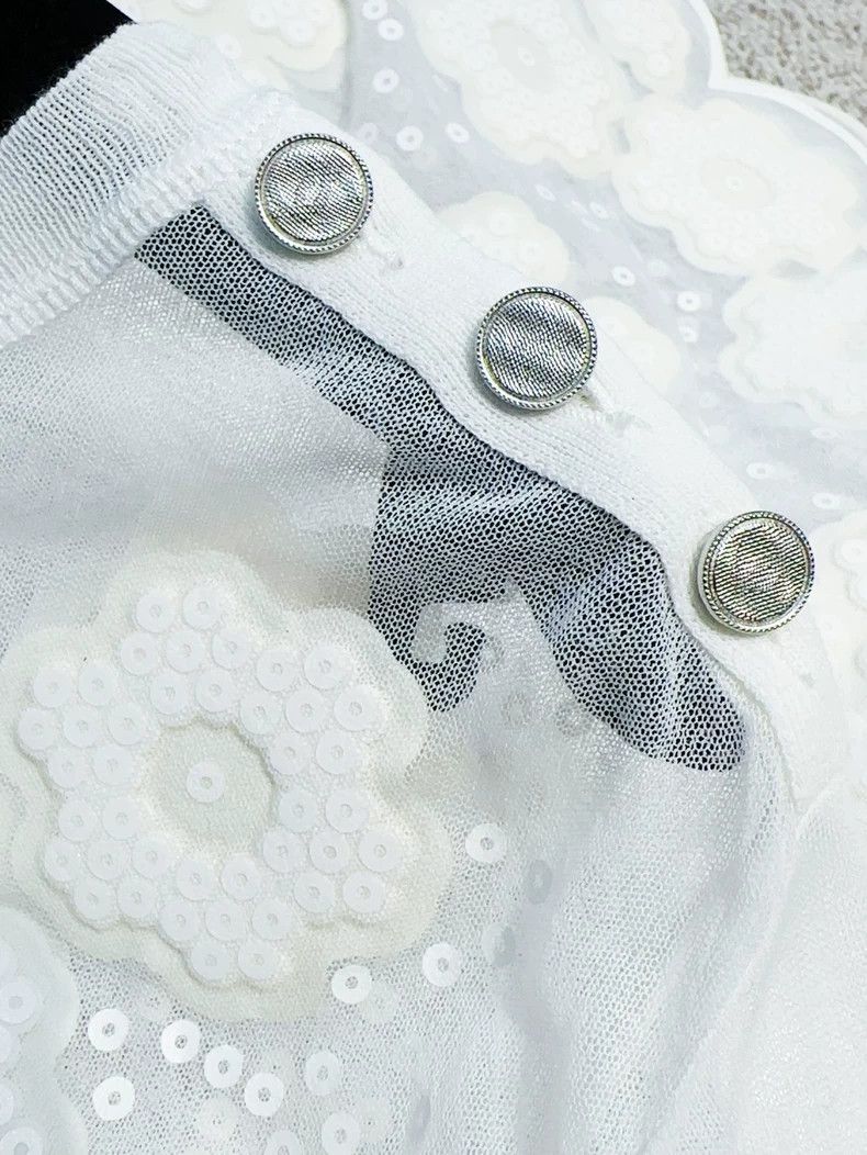 Chanel Chanel 17P white camellia sequin embroidered lace blouse l Size XS / US 0-2 / IT 36-38 - 4 Thumbnail