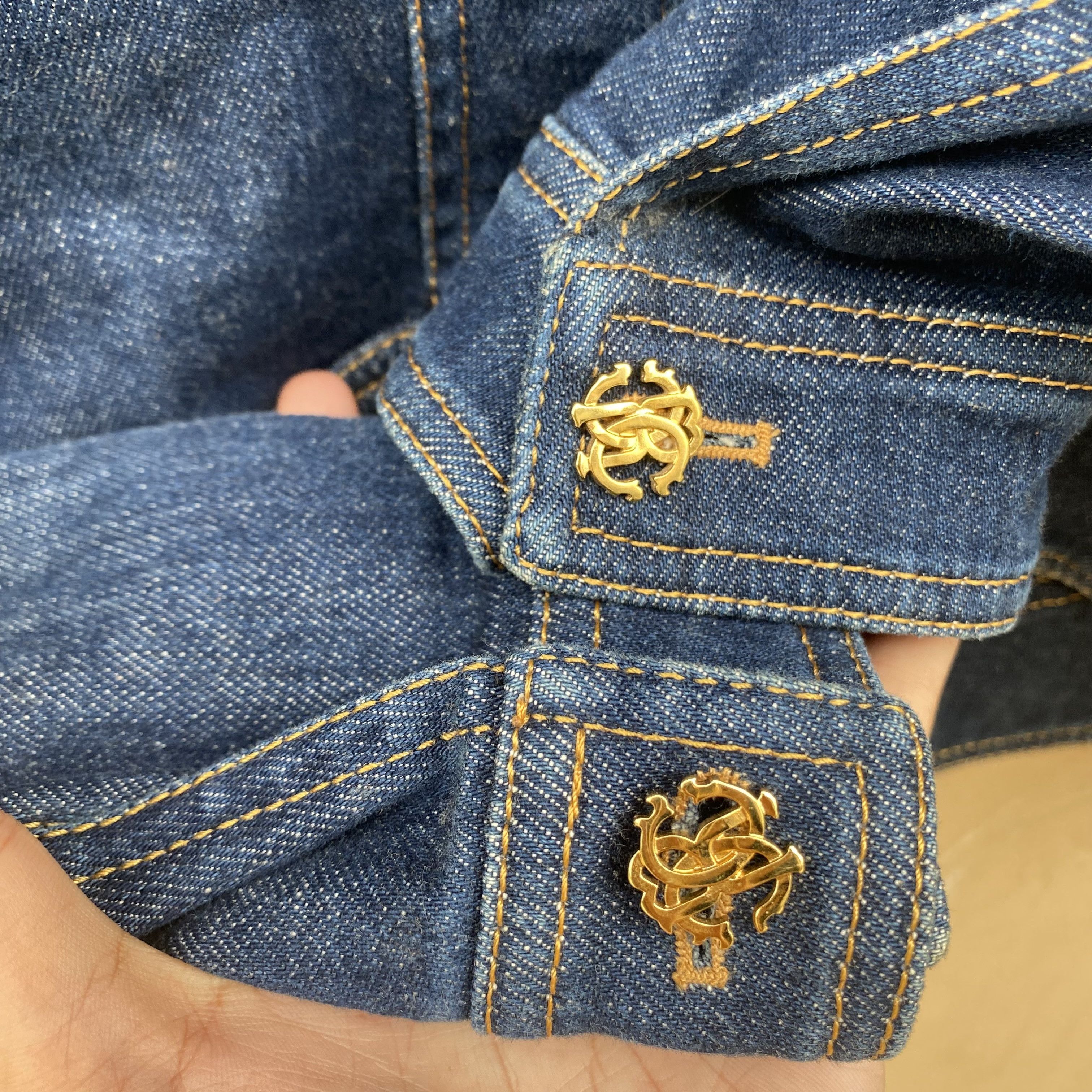 Roberto Cavalli Vintage Roberto Cavalli denim jacket with gold hardware Size XS / US 0-2 / IT 36-38 - 7 Thumbnail
