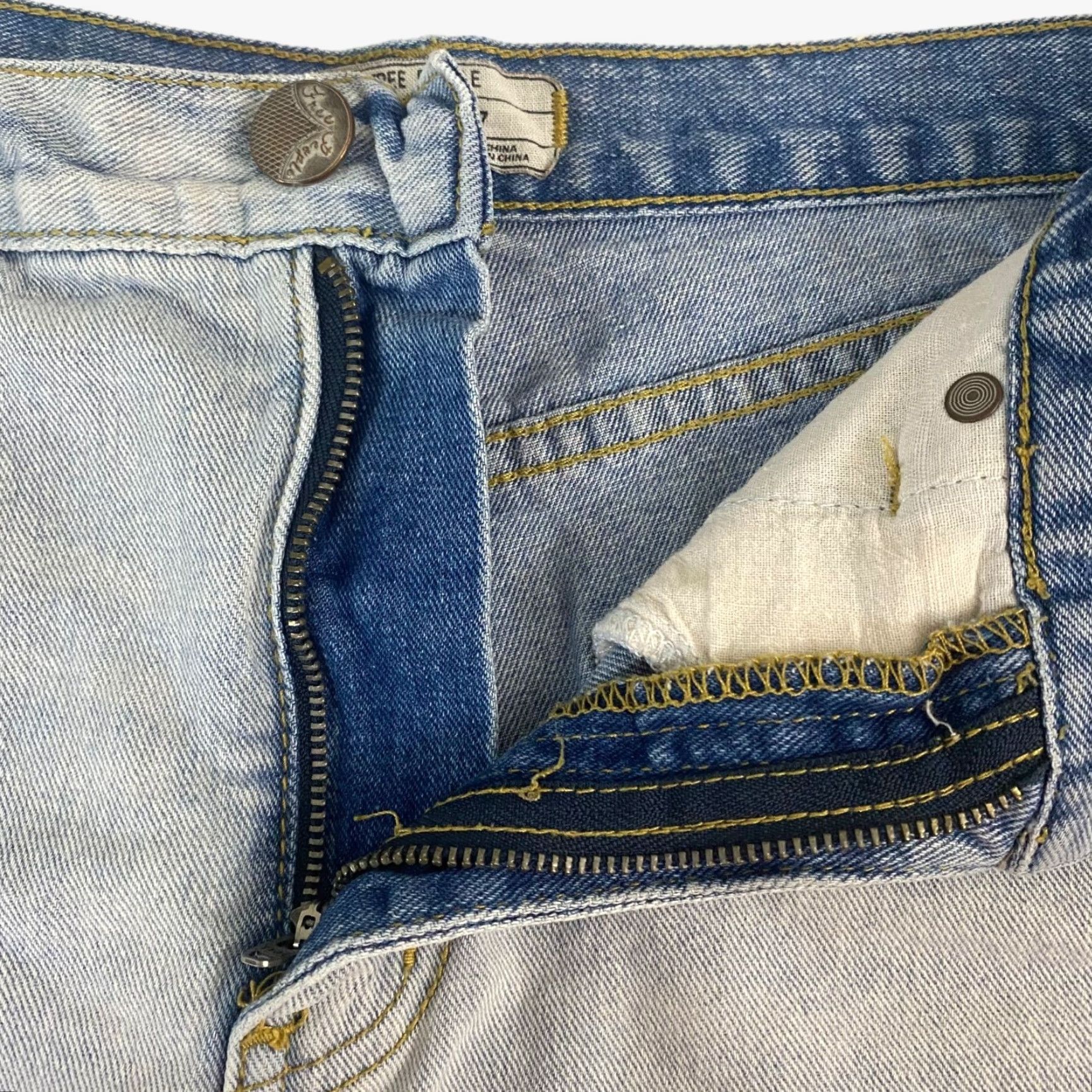 Free People Free People Good Vibes Lace Hem Denim Shorts Womens 27 Blue Light Wash Crochet 5-Pocket Bohemian Festival Size 27" / US 4 / IT 40 - 5 Thumbnail