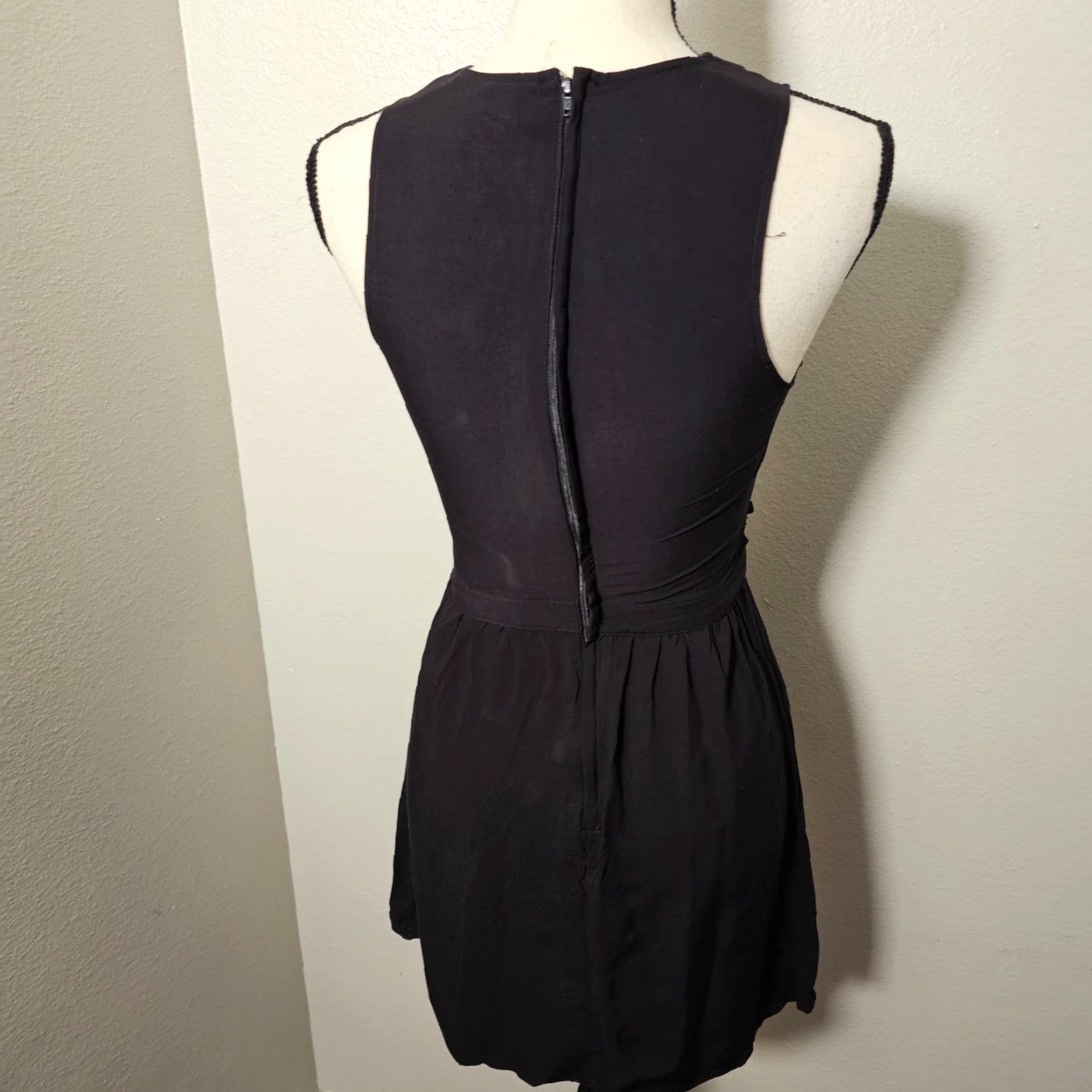H&M H&M Divided Women's Pencil Dress Sleeveless Cut Out Black Size 2 Zipper Back Size XS / US 0-2 / IT 36-38 - 3 Thumbnail