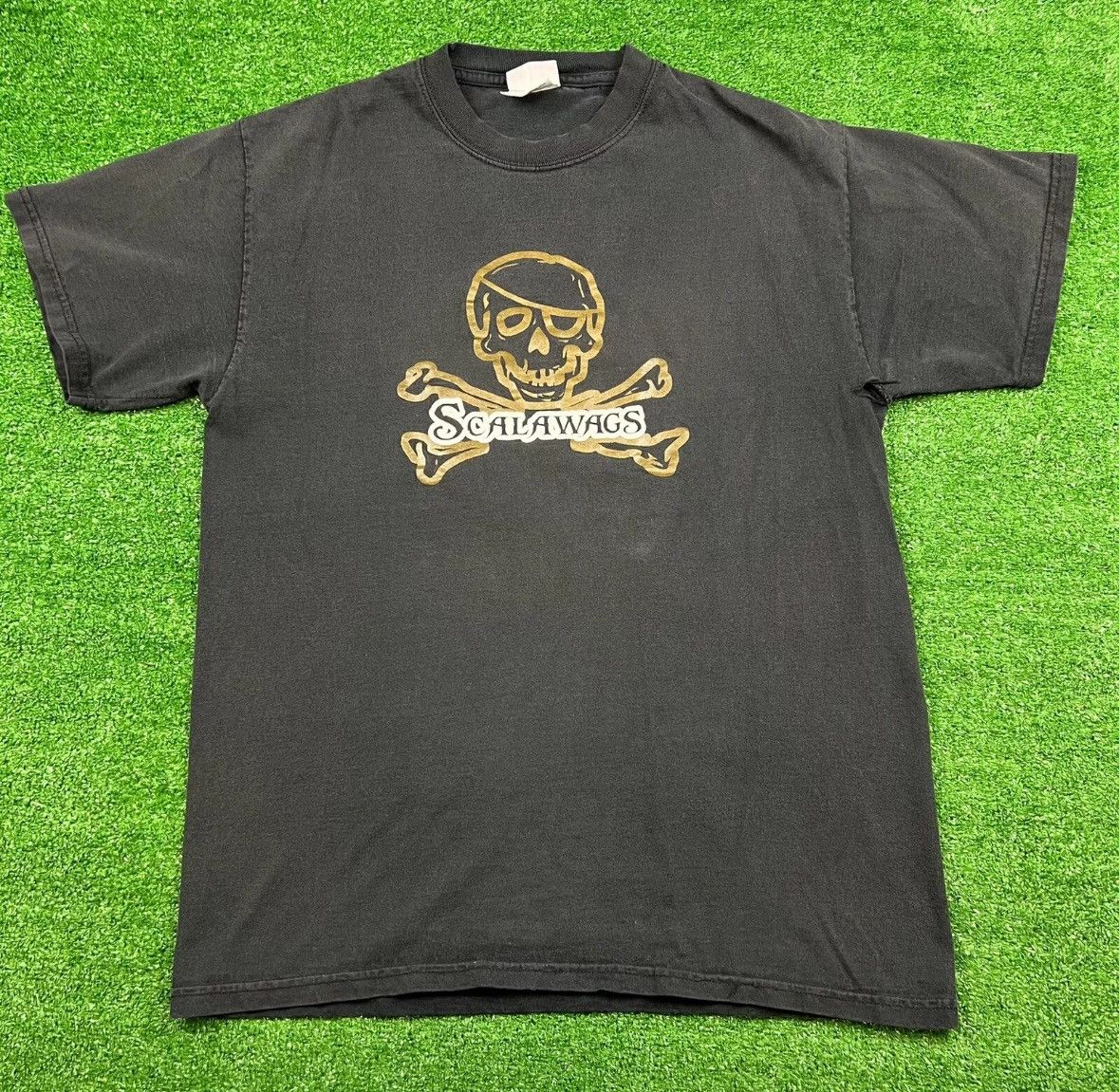 Vintage Black pirate scalawags t shirt Size US S / EU 44-46 / 1 - 1 Thumbnail