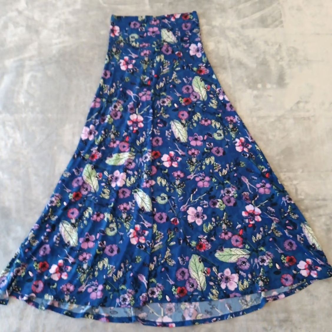 Vintage LuLaRoe Maxi Skirt XS Blue Floral Long Pull On Womens Regular Skirt Maxi Long Blue Floral Blue Purple Red Green 2000s? Size 26" / US 2 / IT 38 - 2 Thumbnail