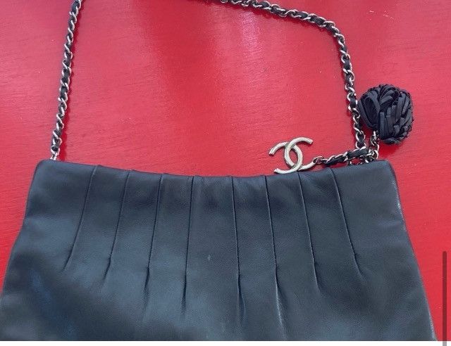 Chanel 2002 Chanel Lambskin Leather Clutch Purse Bag Silver Chain Size ONE SIZE - 3 Thumbnail