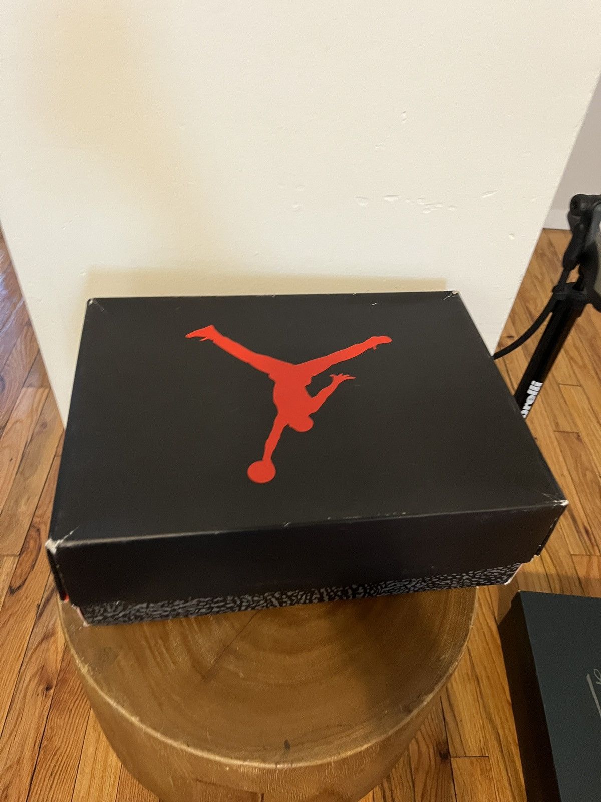 Jordan Brand Jordan 3 Retro Fire Red (2022) Size US 10 / EU 43 - 15 Thumbnail