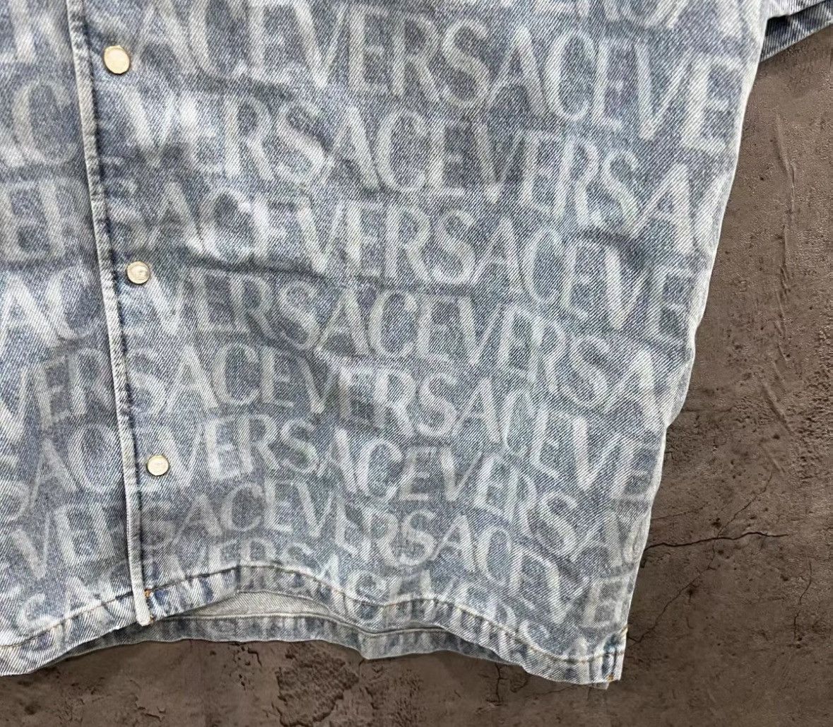 Versace Versace Printed denim shirt Size US L / EU 52-54 / 3 - 3 Thumbnail