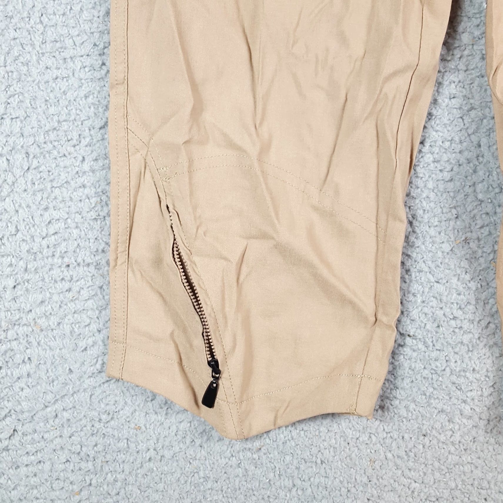Vintage VINTAGE Jamie Sadock Capris Pants Beige Khaki Y2K Preppy Breathable Zipper Tech Capri Womens Size 4 90s Bohemian Outdoor Stylish Distressed? Size 27" / US 4 / IT 40 - 5 Thumbnail