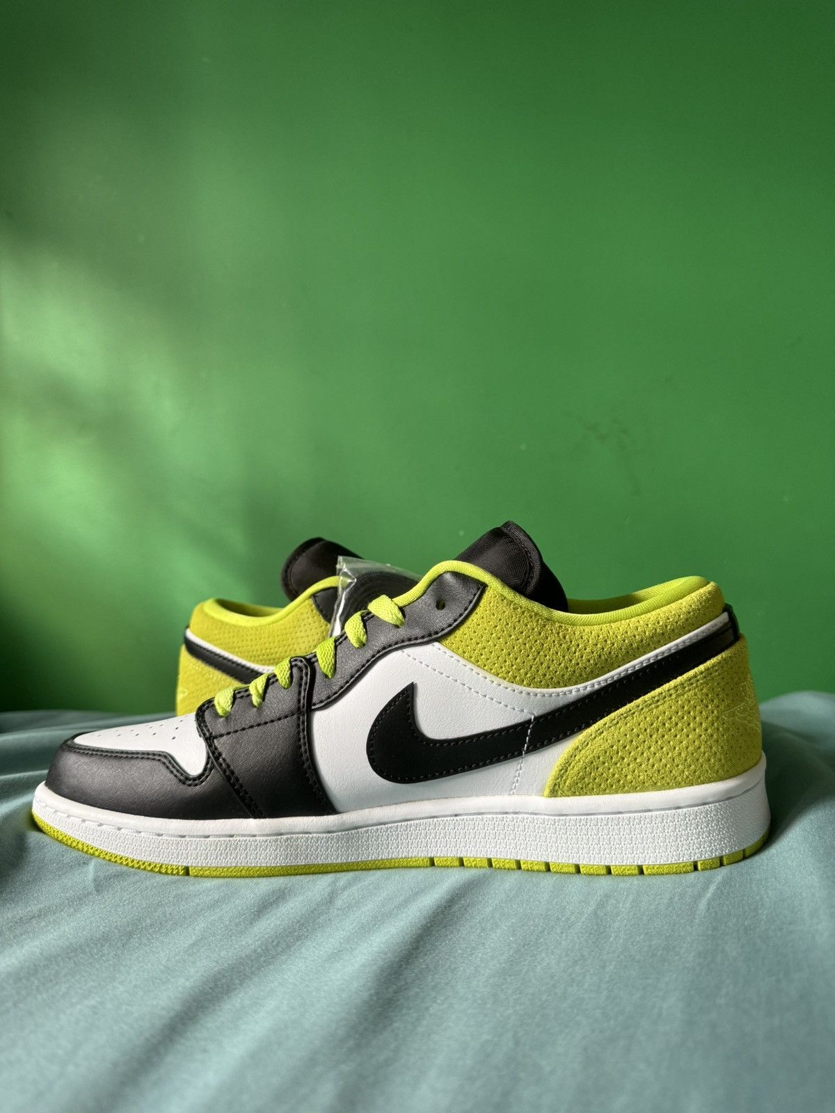 Jordan Brand Nike Air Jordan 1 Low Black Cyber 2020 Size US 11 / EU 44 - 2 Thumbnail