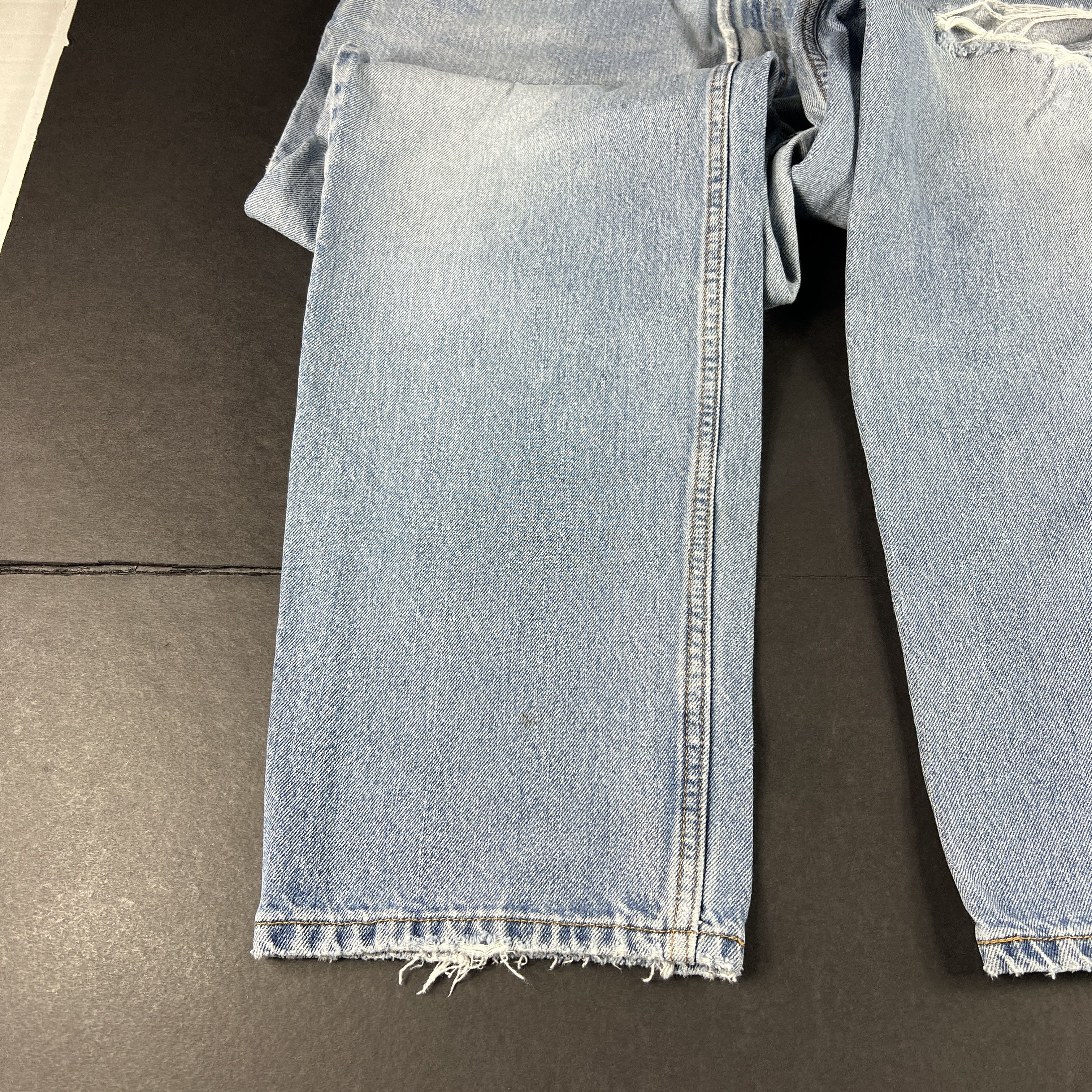 Y2K Levi's Jeans 550 Relaxed Blue Faded Thrashed Denim