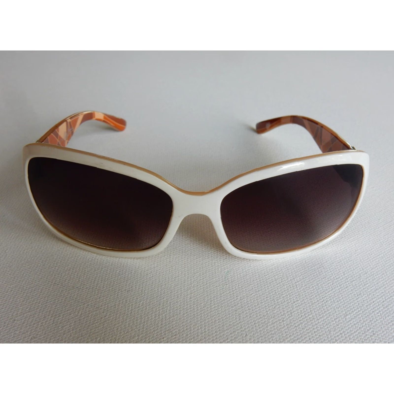 Oleg Cassini VINTAGE Oleg Cassini Sunglasses Women White Small Scratches 1026 Size ONE SIZE - 2 Thumbnail