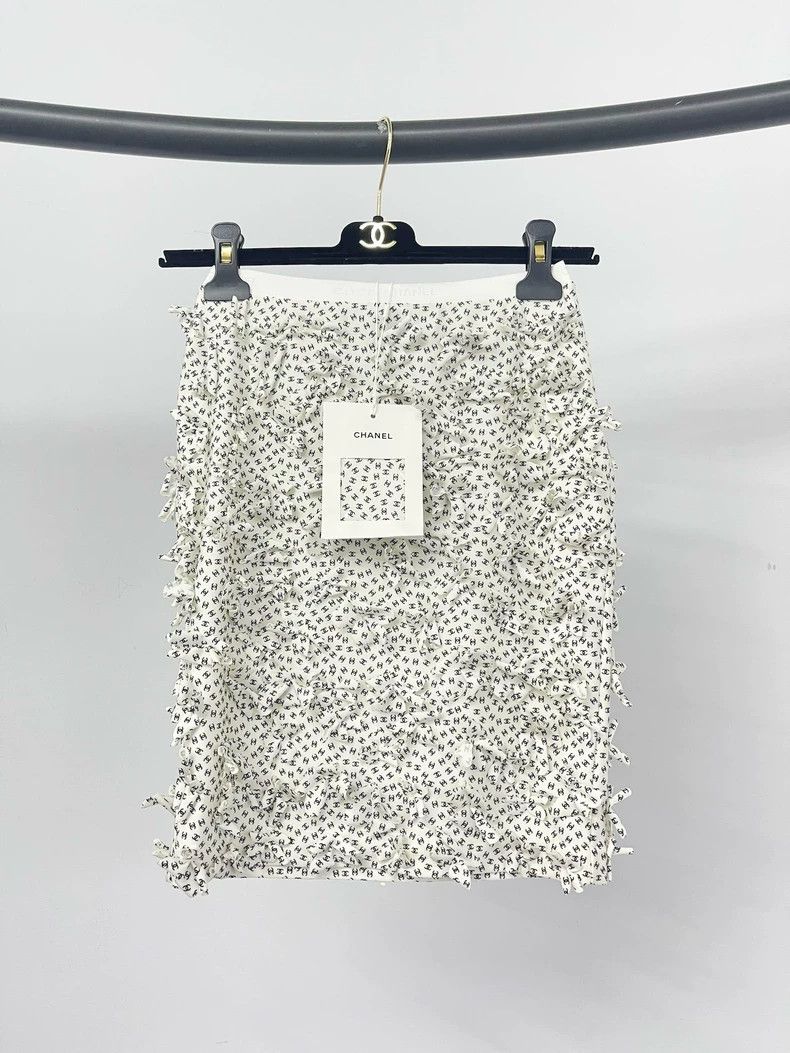 Chanel Chanel Beach series full logo petal skirt Size 24" / US 00 / IT 34 - 1 Thumbnail