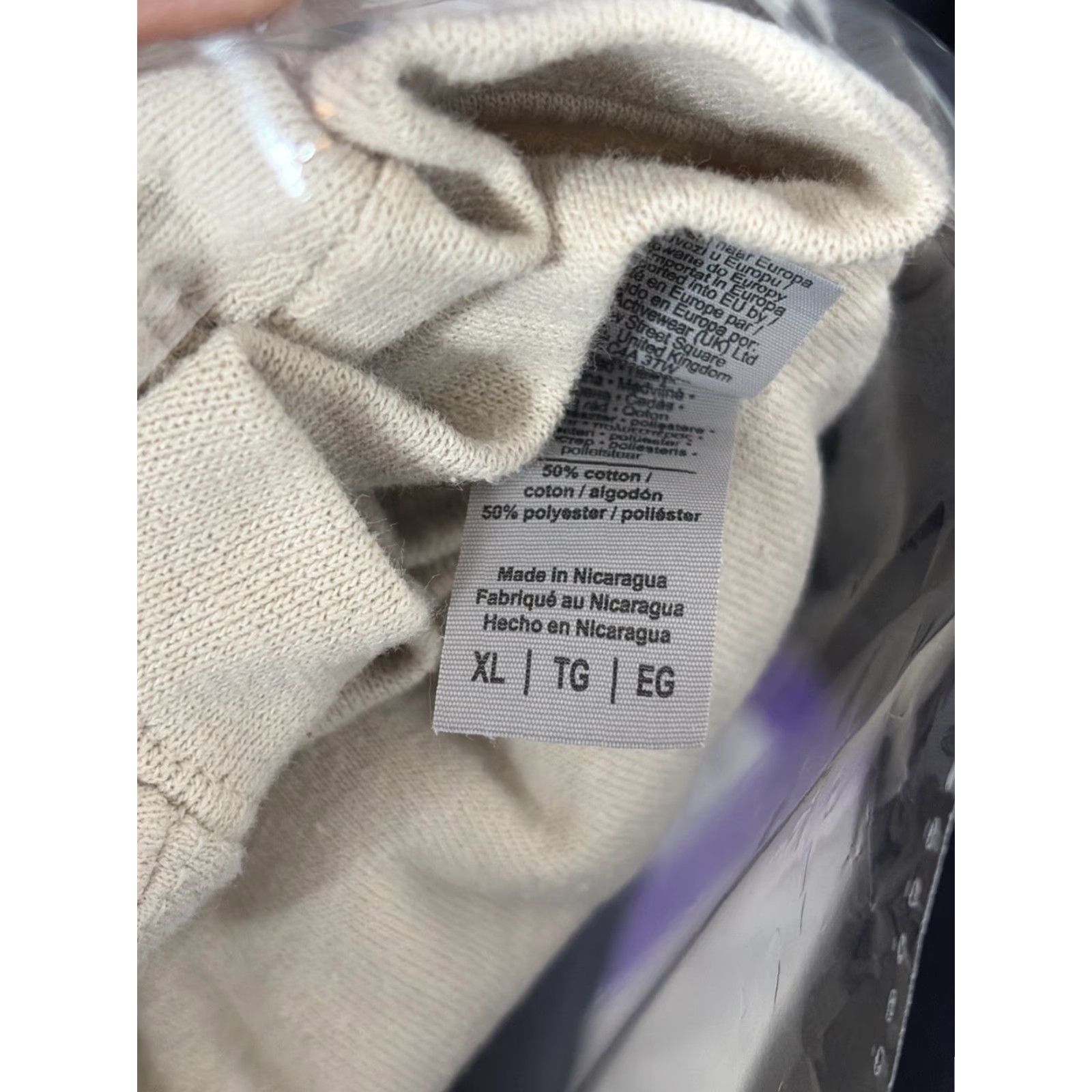 Gildan VINTAGE Gildan Sweatshirt Beige Giraffe Crewneck XL Unisex Adults Long Sleeve Crew Neck Nature 90s Animals Sports Pullover Size US XL / EU 56 / 4 - 5 Thumbnail