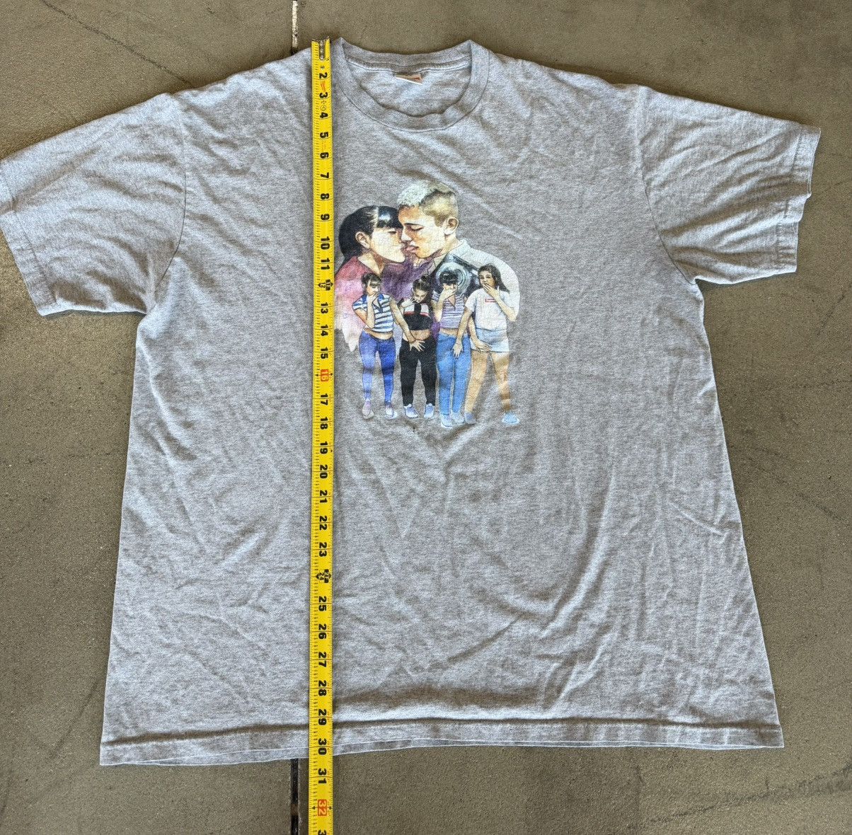 Supreme Supreme kiss tee heather grey Size US XL / EU 56 / 4 - 4 Thumbnail