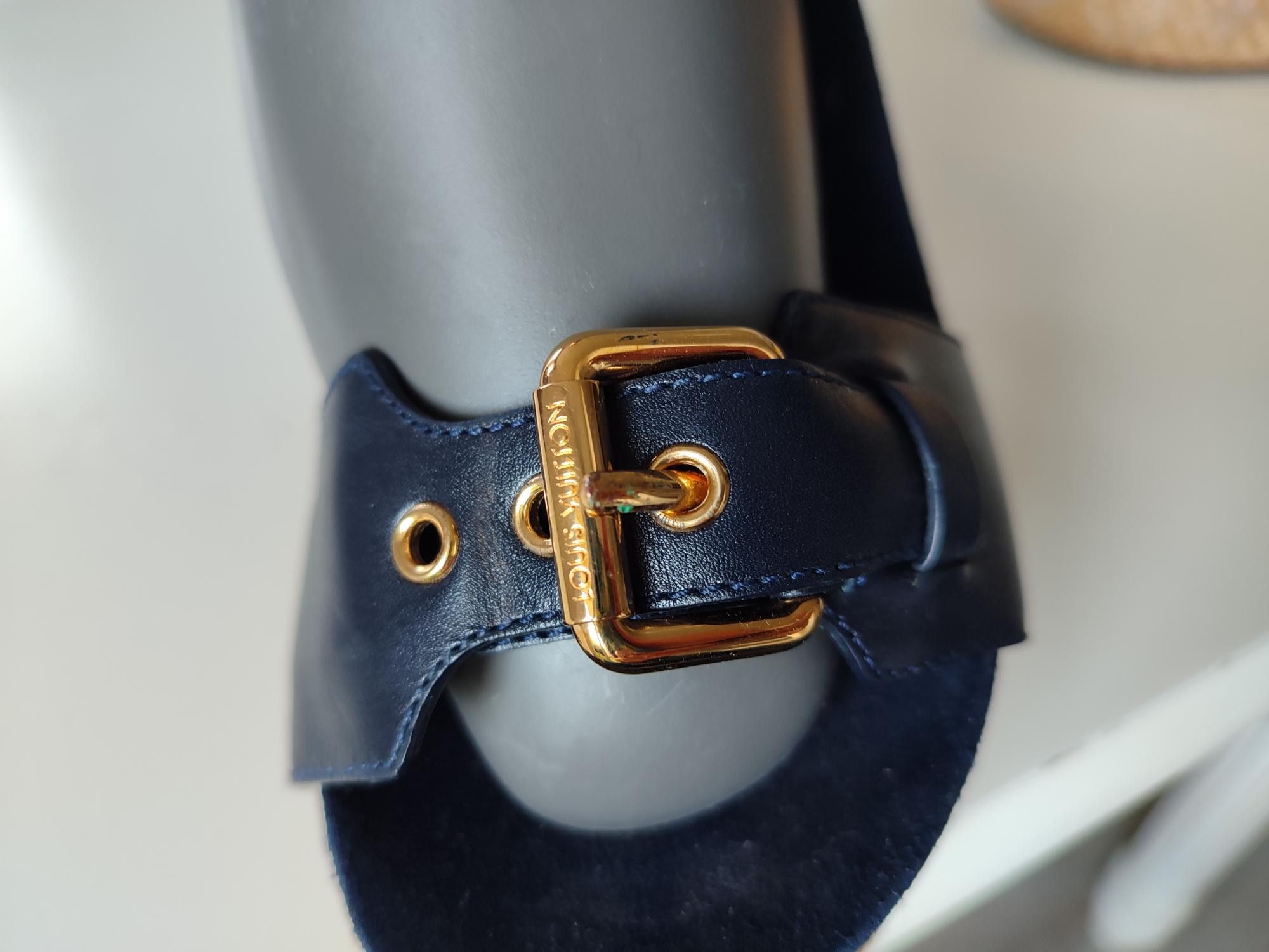 Louis Vuitton SANDALES COMPENSEES LOUIS VUITTON WEDGE Size US 7 / IT 37 - 11 Thumbnail