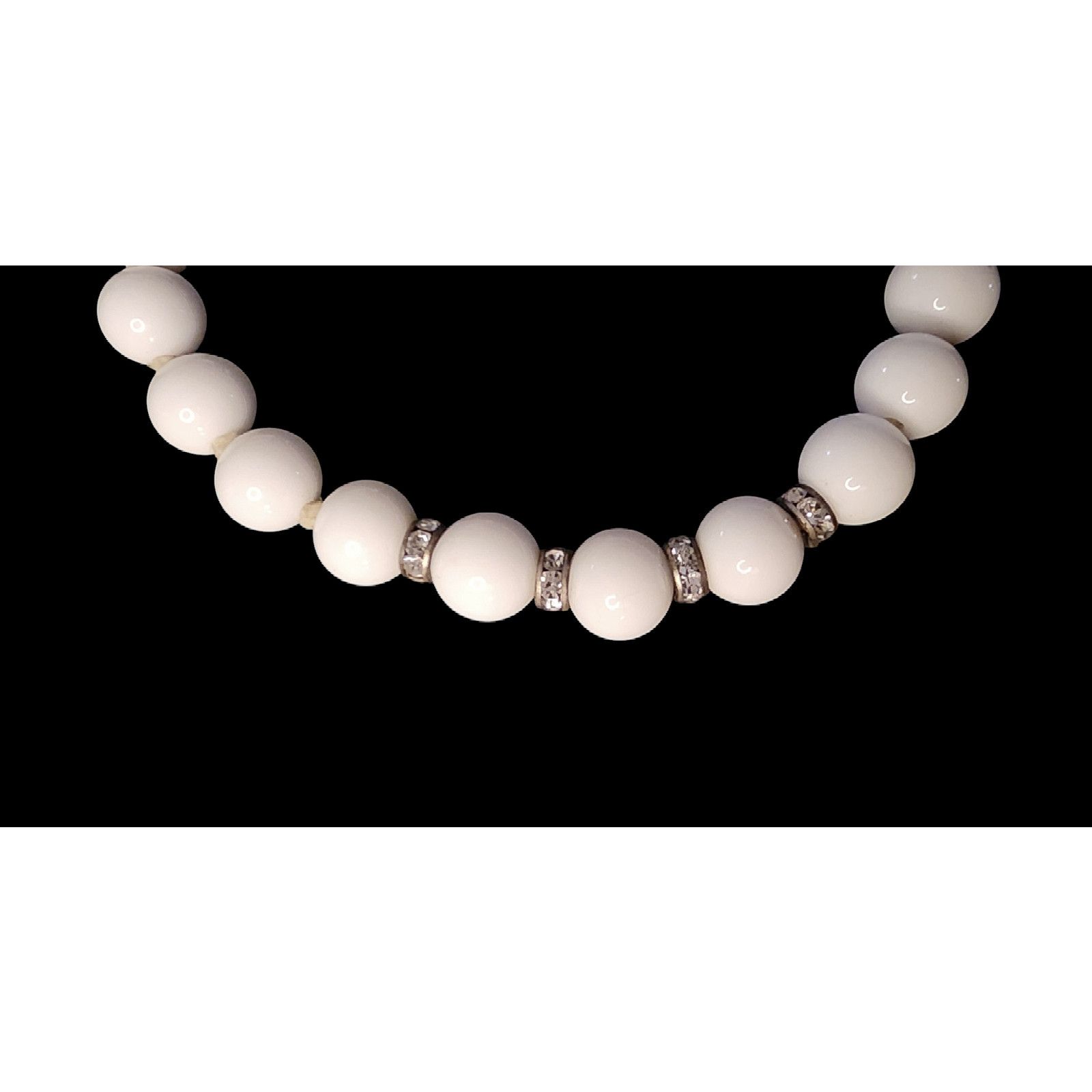 The Unbranded Brand Vintage White Jade & Crystal necklace & screw back earrings Size ONE SIZE - 3 Thumbnail