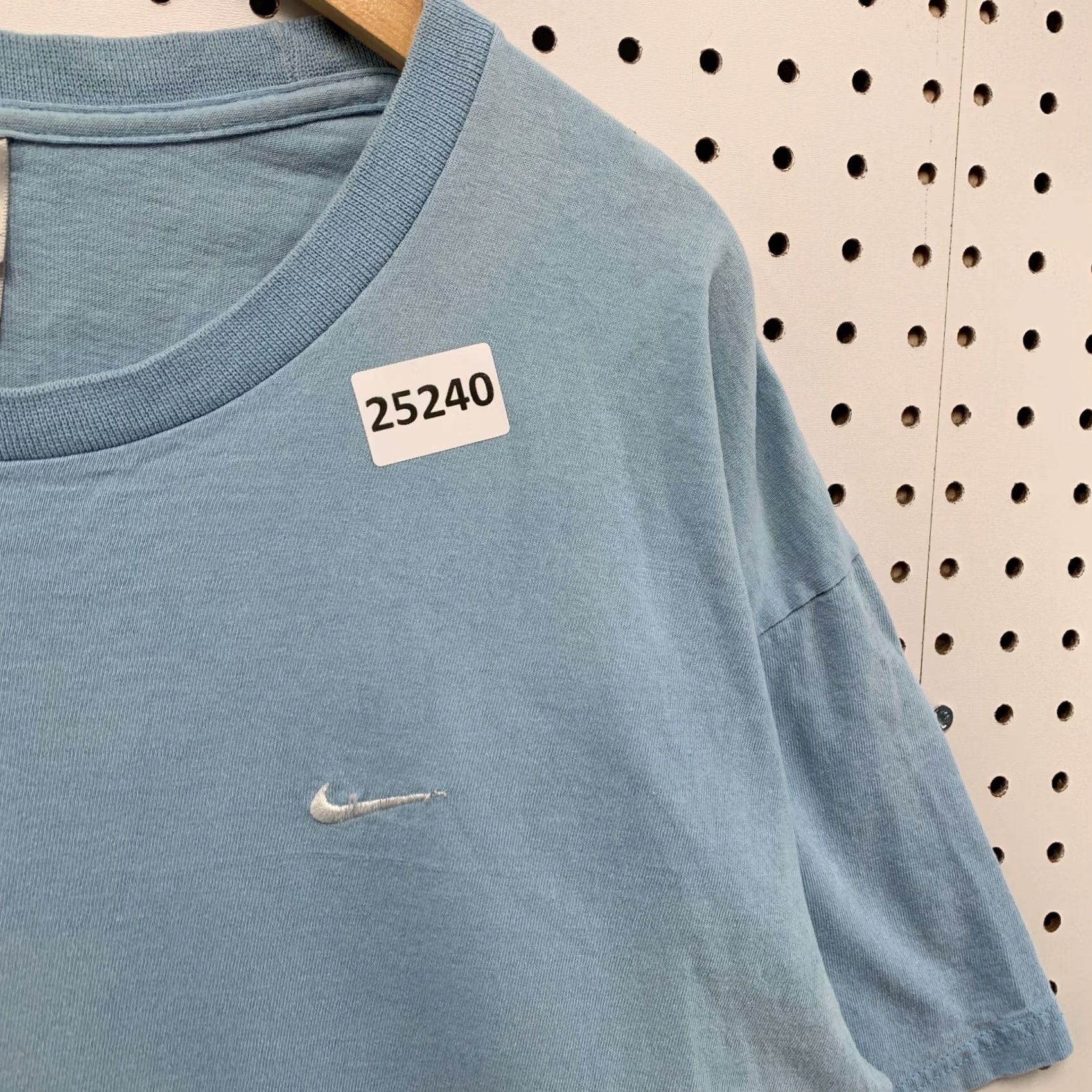 Nike VINTAGE Nike Shirt White Embroidered Swoosh Adult Large Size US L / EU 52-54 / 3 - 6 Thumbnail