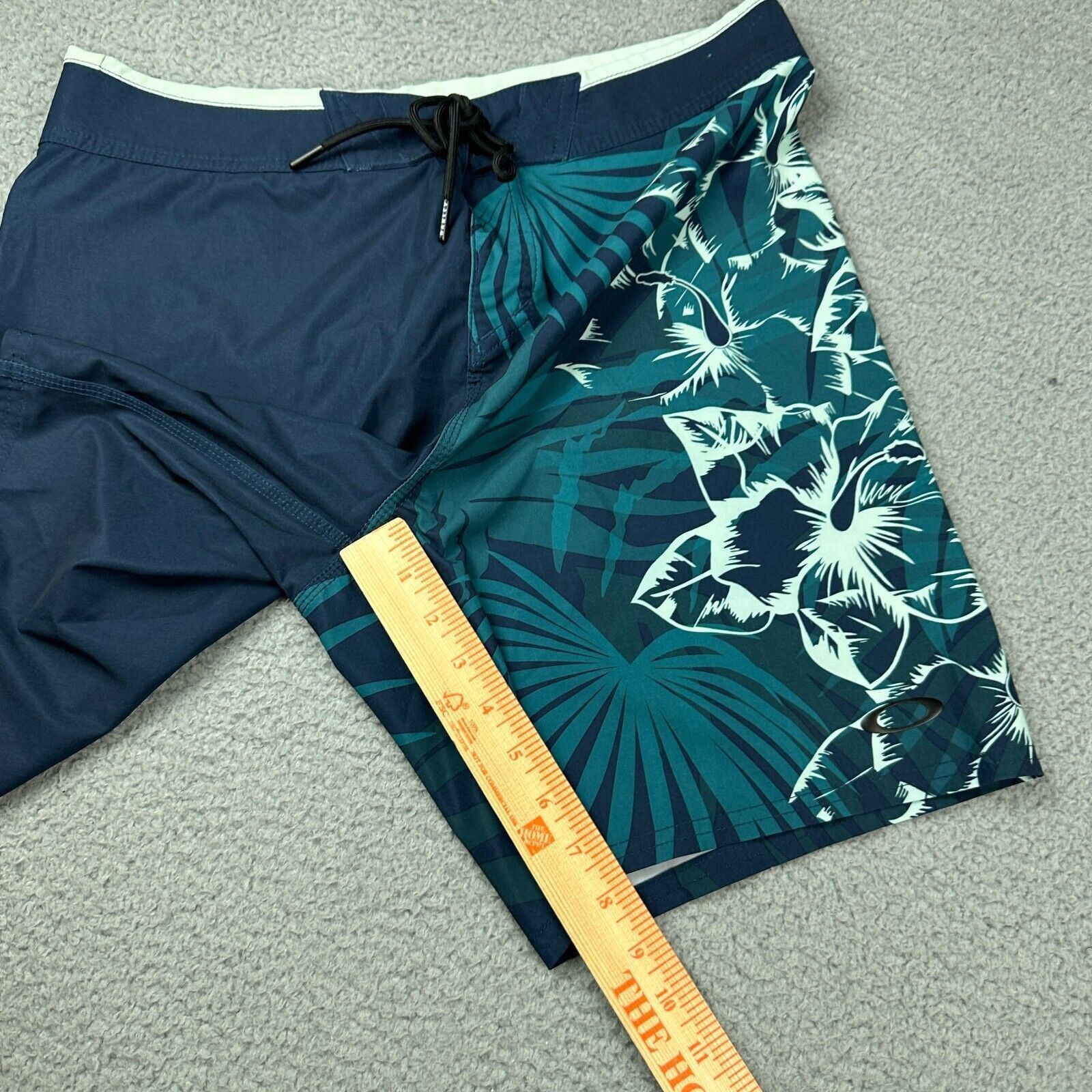 Oakley Oakley Men’s Performance Fit Swim Beach Board Short Size 32 Size US 32 / EU 48 - 8 Thumbnail