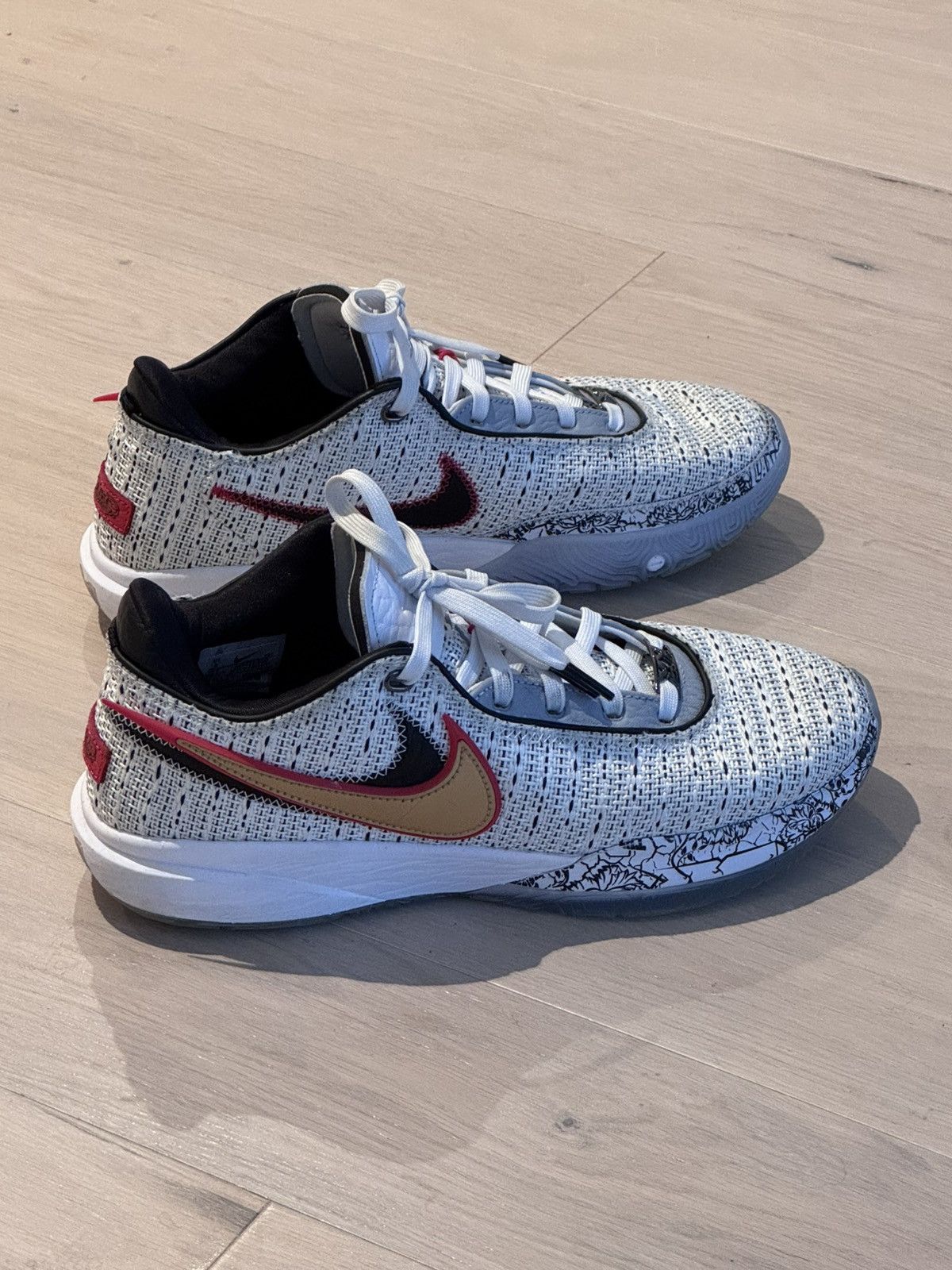 Nike Nike LeBron 20 The Debut Men Sz 9 Size US 9 / EU 42 - 13 Thumbnail
