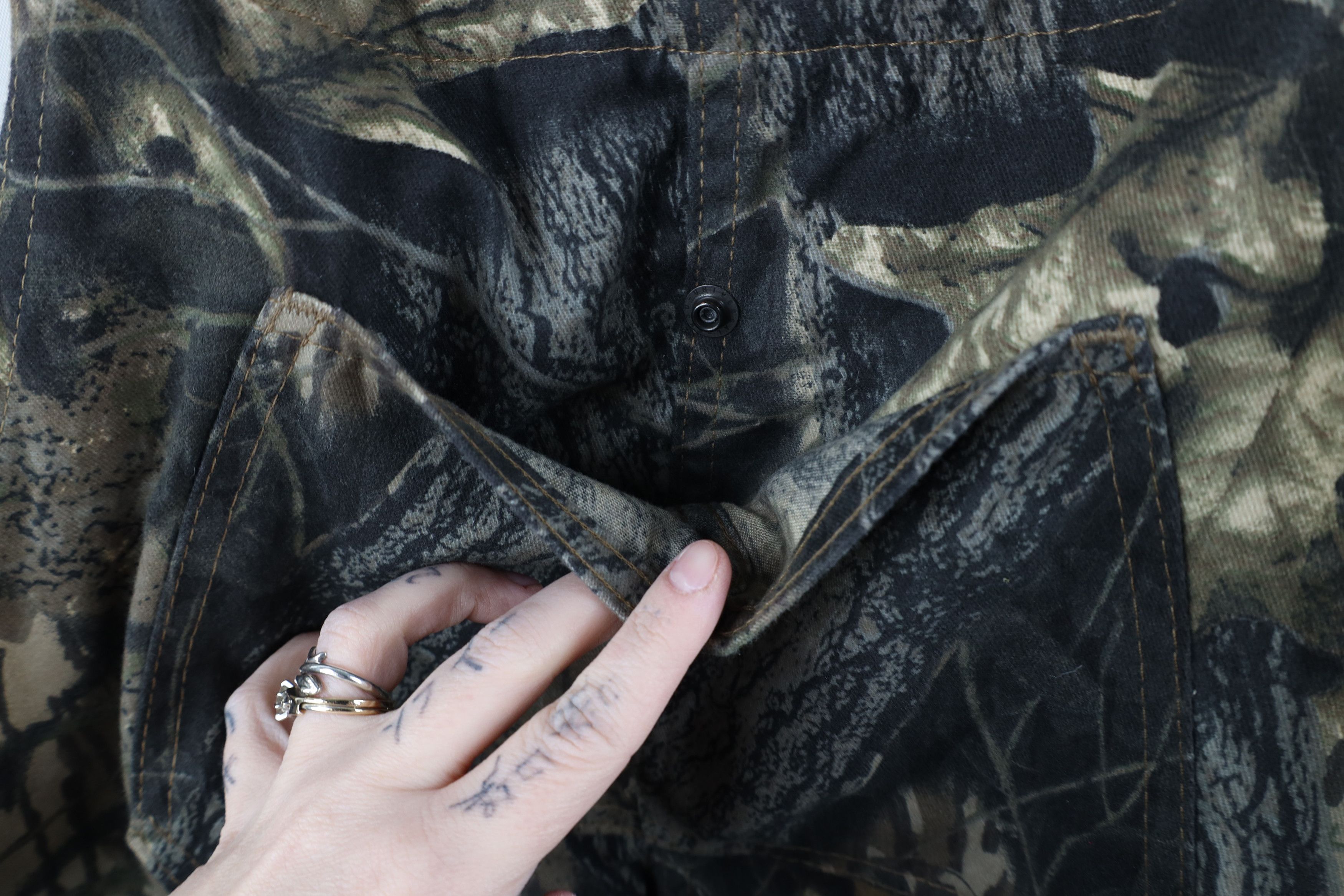 Vintage Vintage 90s Mossy Oak Camouflage Wide Leg Denim Overalls Size US L / EU 52-54 / 3 - 6 Thumbnail