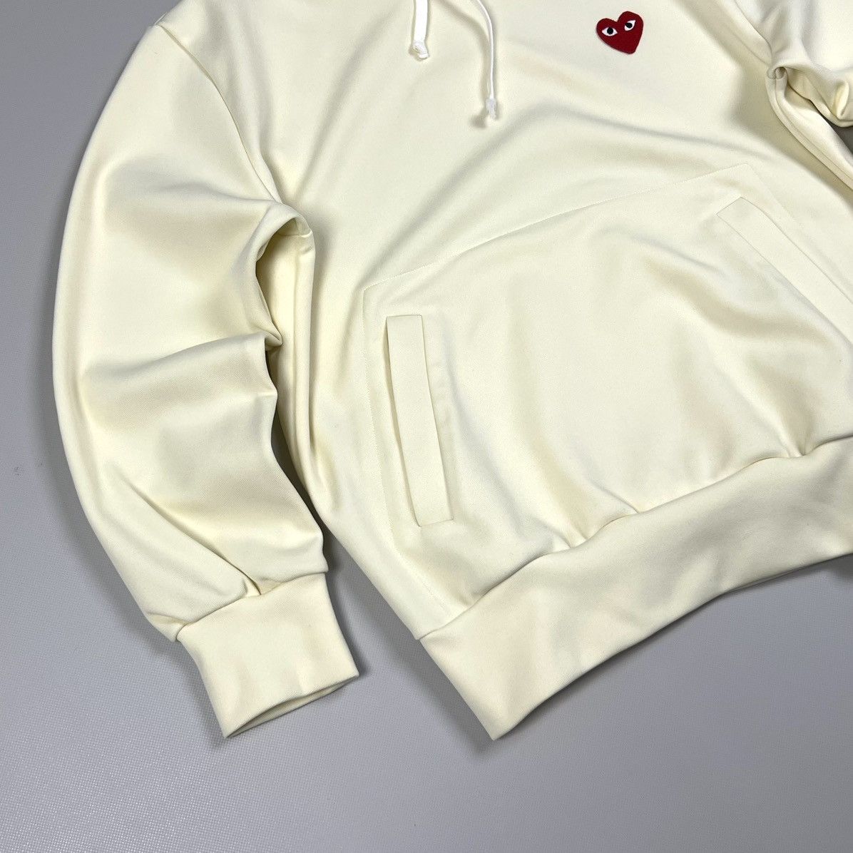 Comme des Garcons × Japanese Brand Auth Men’s PLAY Comme des Garçons Logo Beige Hoodie Size S/M Size US M / EU 48-50 / 2 - 5 Thumbnail