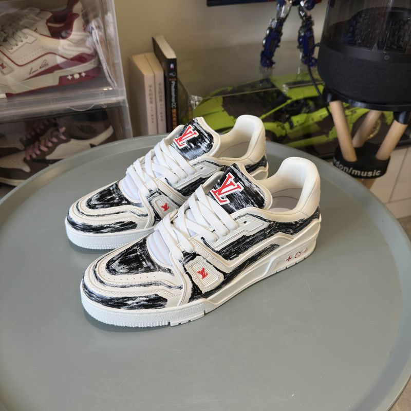 Louis Vuitton Louis Vuitton Artistic Low Top Sneakers for All 0079 Size US 11 / EU 44 - 1 Thumbnail