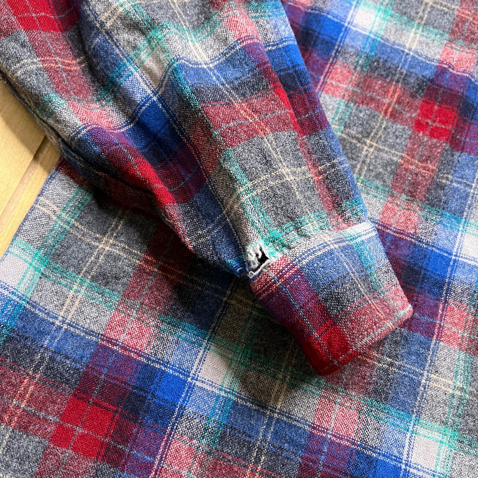 Pendleton Vintage Pendleton Wool Flannel Shirt USA Plaid XL Distress Size US XL / EU 56 / 4 - 9 Thumbnail