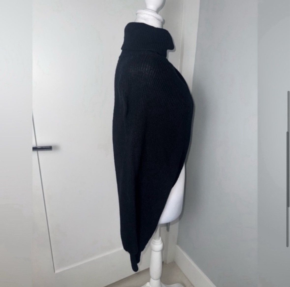 Alice + Olivia Alice and Olivia Noriko Cropped Turtleneck Sweater/XS Size XS / US 0-2 / IT 36-38 - 5 Thumbnail