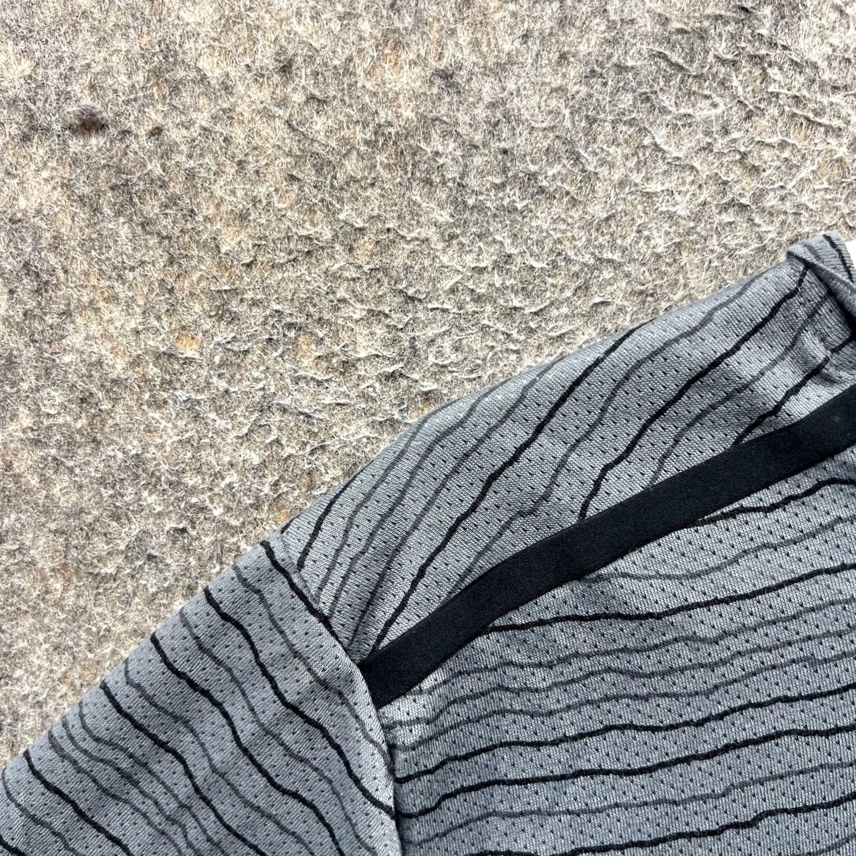 Nike Nike Dri-FIT Running Shirt Mens Medium Gray Stripe Athletic Training Top Size US M / EU 48-50 / 2 - 7 Thumbnail