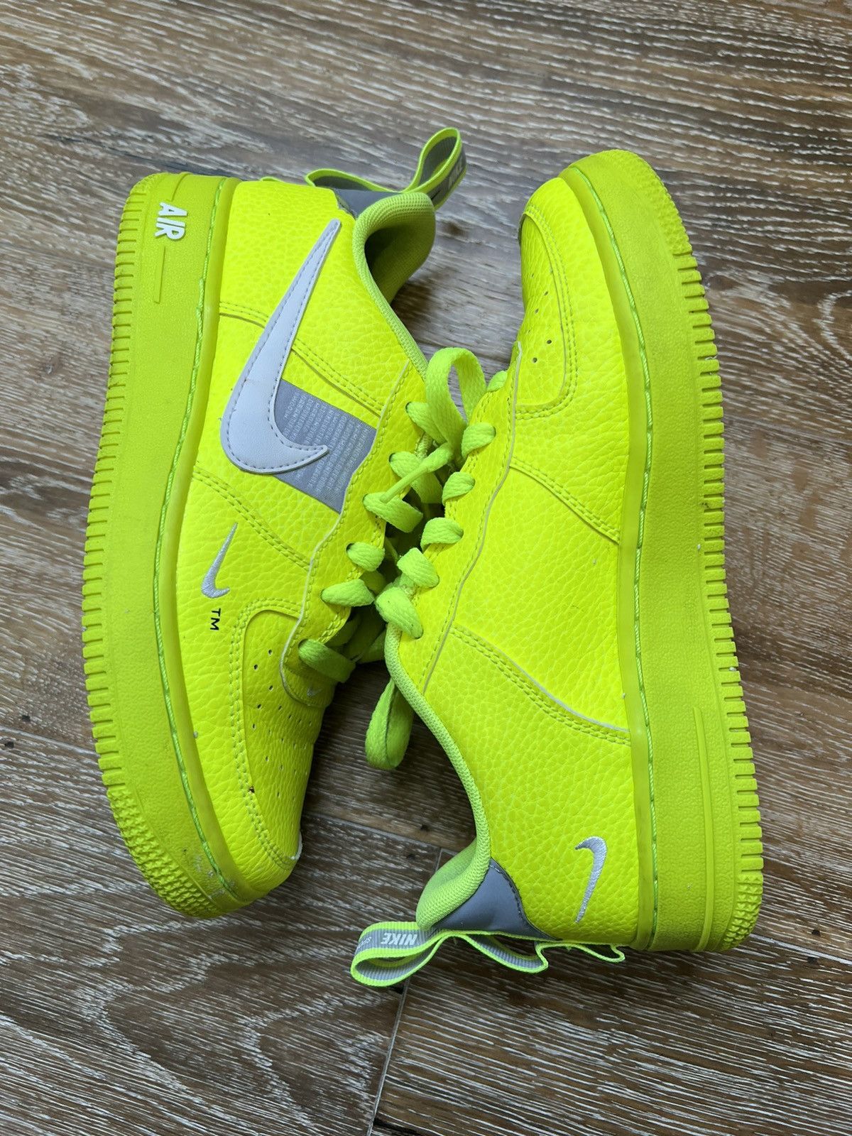 Nike Nike Air Force 1 LV8 Utility Volt (GS) Size US 6.5 / IT 36.5 - 4 Thumbnail