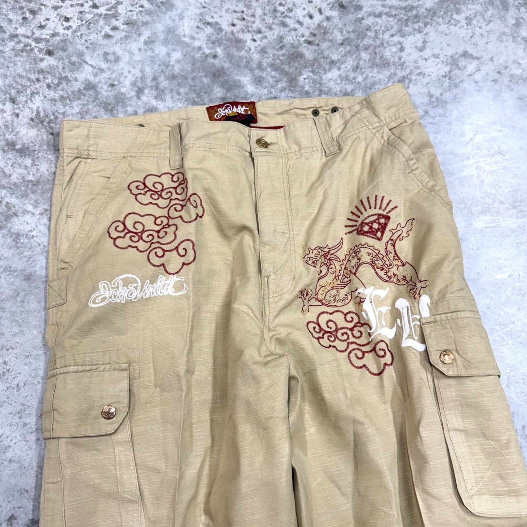 Ecko Unltd. Ecko Unltd Pants Mens 36x30 Beige Cargo Baggy Wide-Leg Dragon Embroidered Y2K Pants Mens Wide-Leg Cargo Beige Dragon Embroidered 36x30 Mens Boys? Size US 36 / EU 52 - 5 Thumbnail