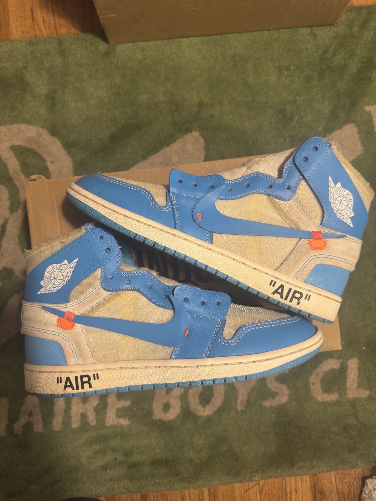 Jordan Brand × Off-White Air Jordan 1 High Off White "UNC" Size US 9.5 / EU 42-43 - 3 Thumbnail