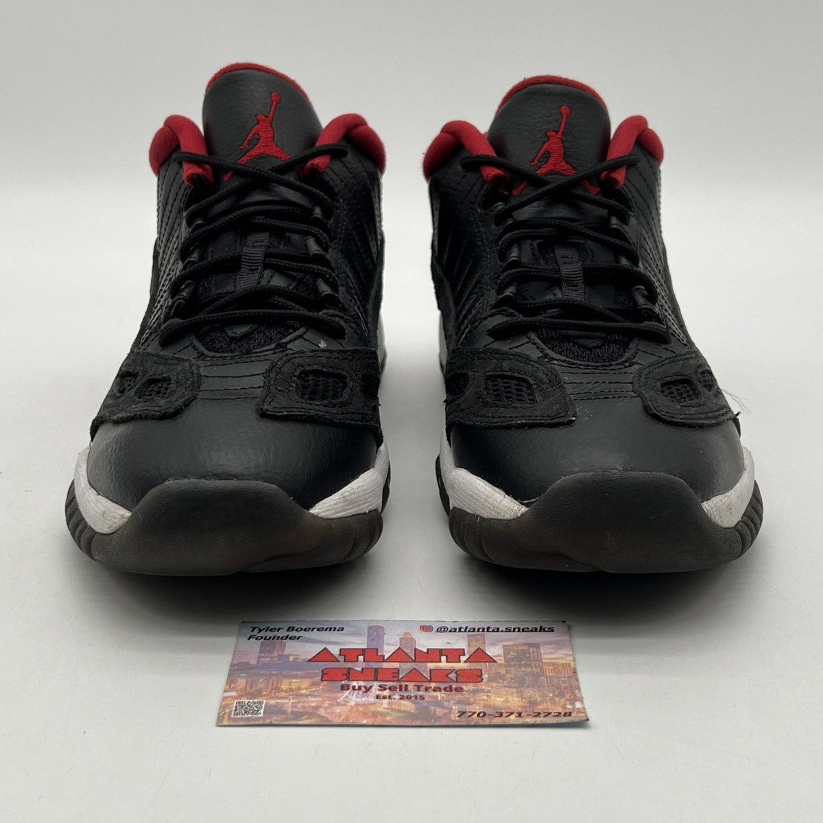 Jordan Brand Air Jordan 11 low gs 2011 Size US 6 / EU 39 - 2 Thumbnail