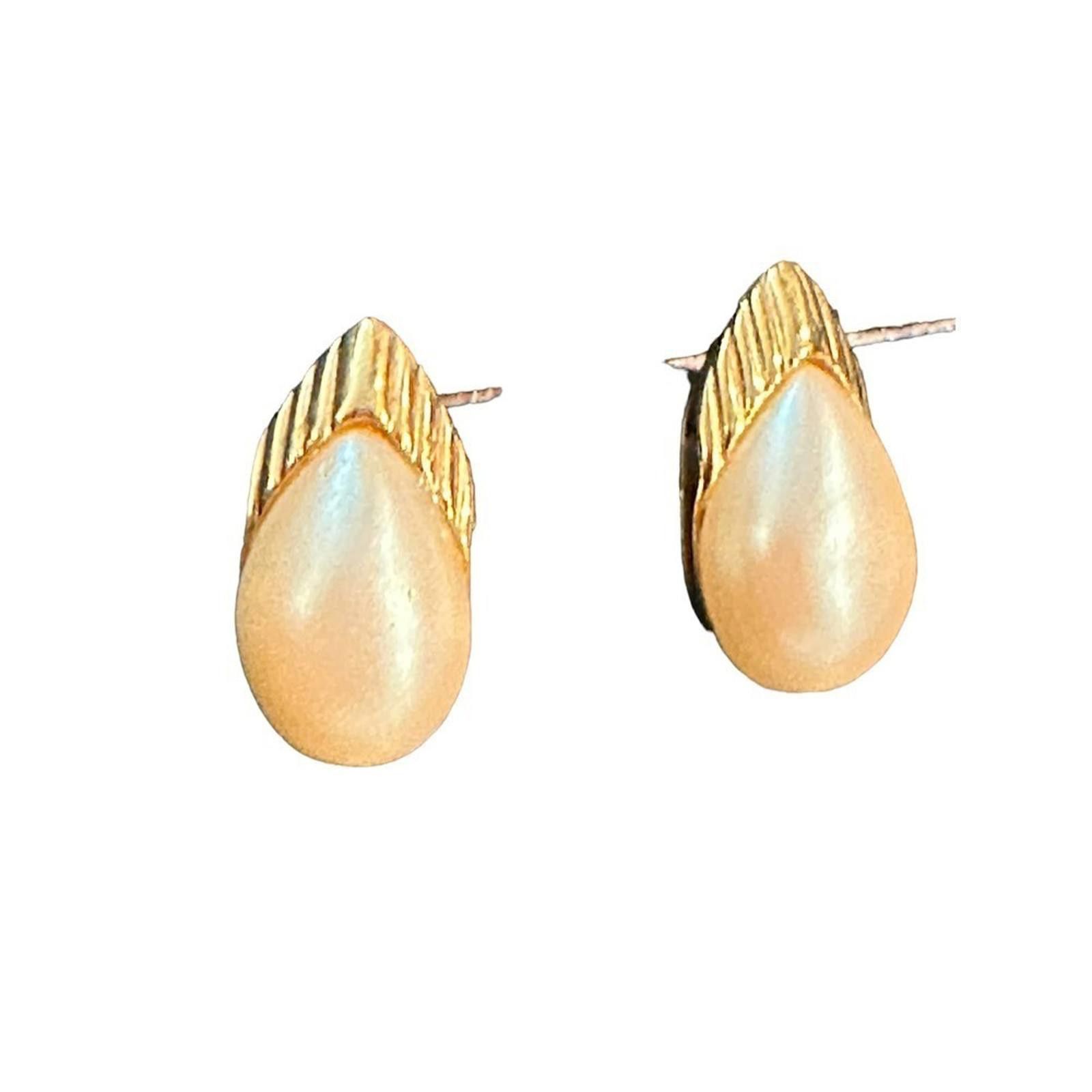 Designer Elegant Gold Tone Drop Earrings by Richelieu Size ONE SIZE - 1 Thumbnail