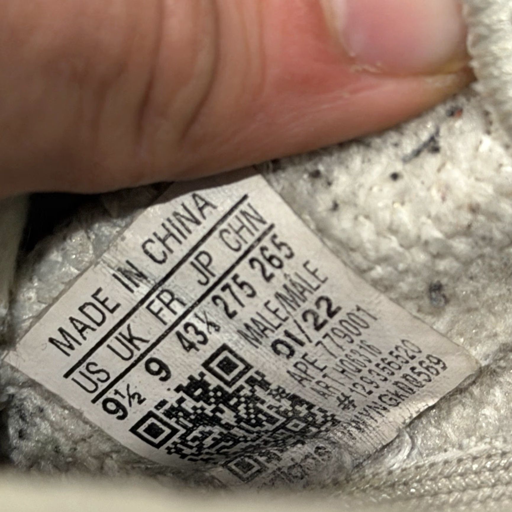 Adidas **Adidas Yeezy Boost 350 V2 White 9.5 Men's Shoe** User: **Adidas Yeezy Boost 350 V2 White 9.5 Men's** Size US 9 / EU 42 - 7 Thumbnail