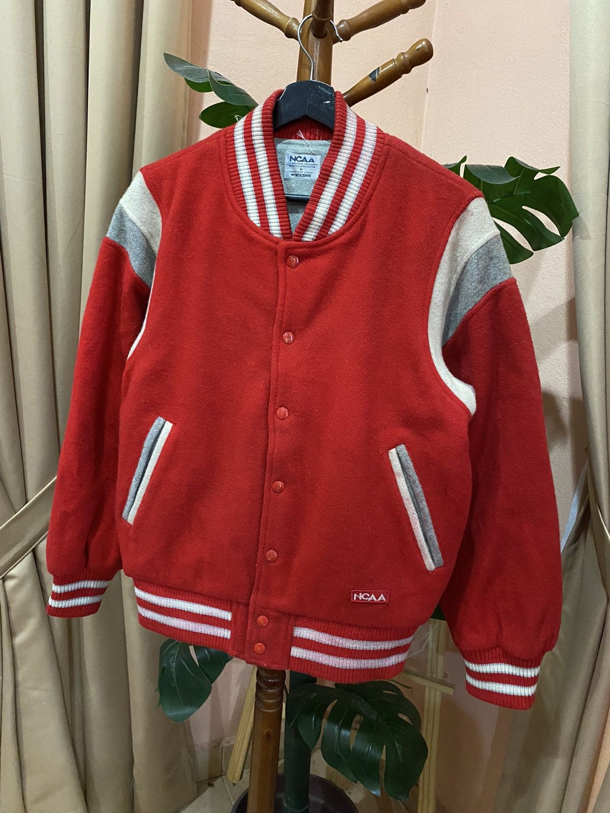 NCAA Vintage NCAA Descente Varsity Jacket Collegiate Sportswear Size US M / EU 48-50 / 2 - 2 Thumbnail