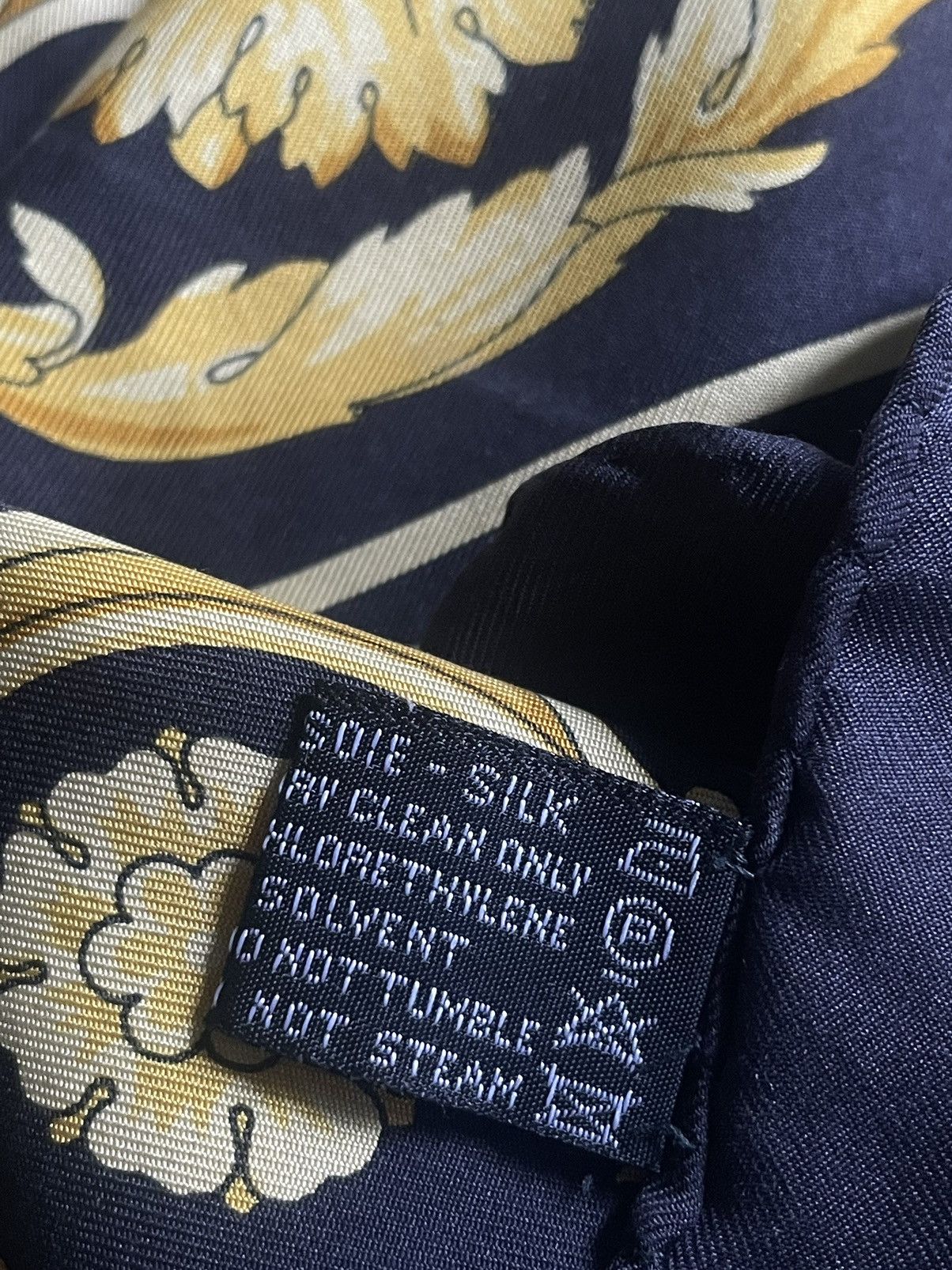 Versace Versace Barocco Silk Scarf Foulard Size ONE SIZE - 8 Thumbnail