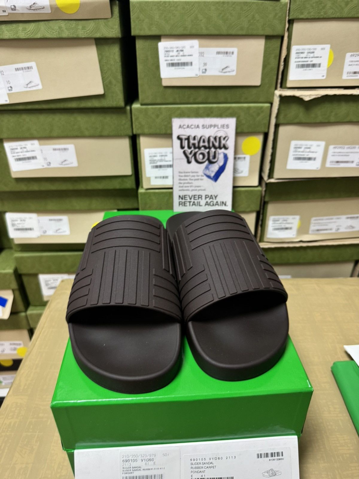 Bottega Veneta Bottega Veneta Embossed Rubber Slides Size US 8 / EU 41 - 2 Thumbnail