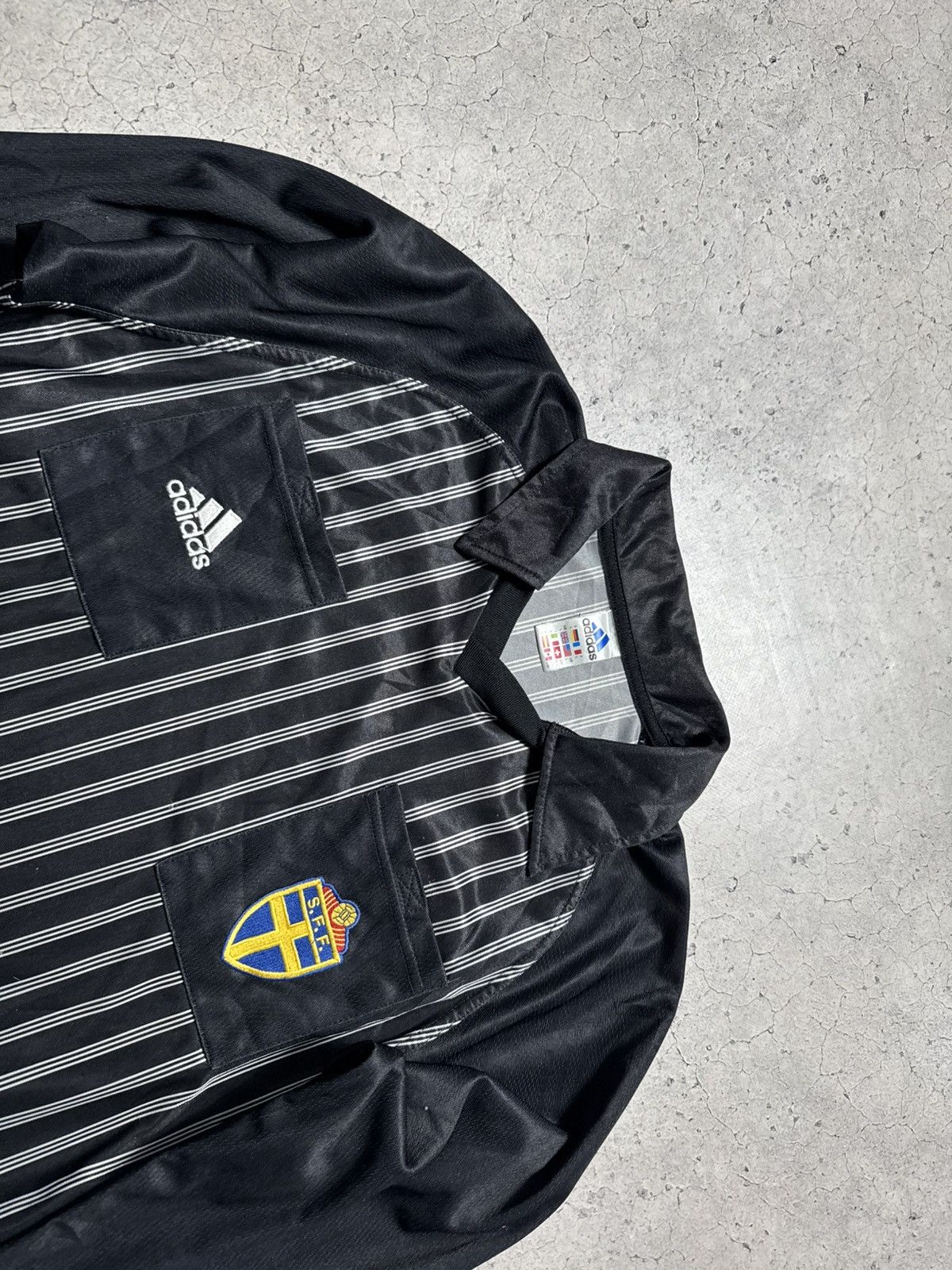 Adidas Adidas Sweden Tee Referee 1999 Soccer Jersey Long Sleeve Size US L / EU 52-54 / 3 - 4 Thumbnail