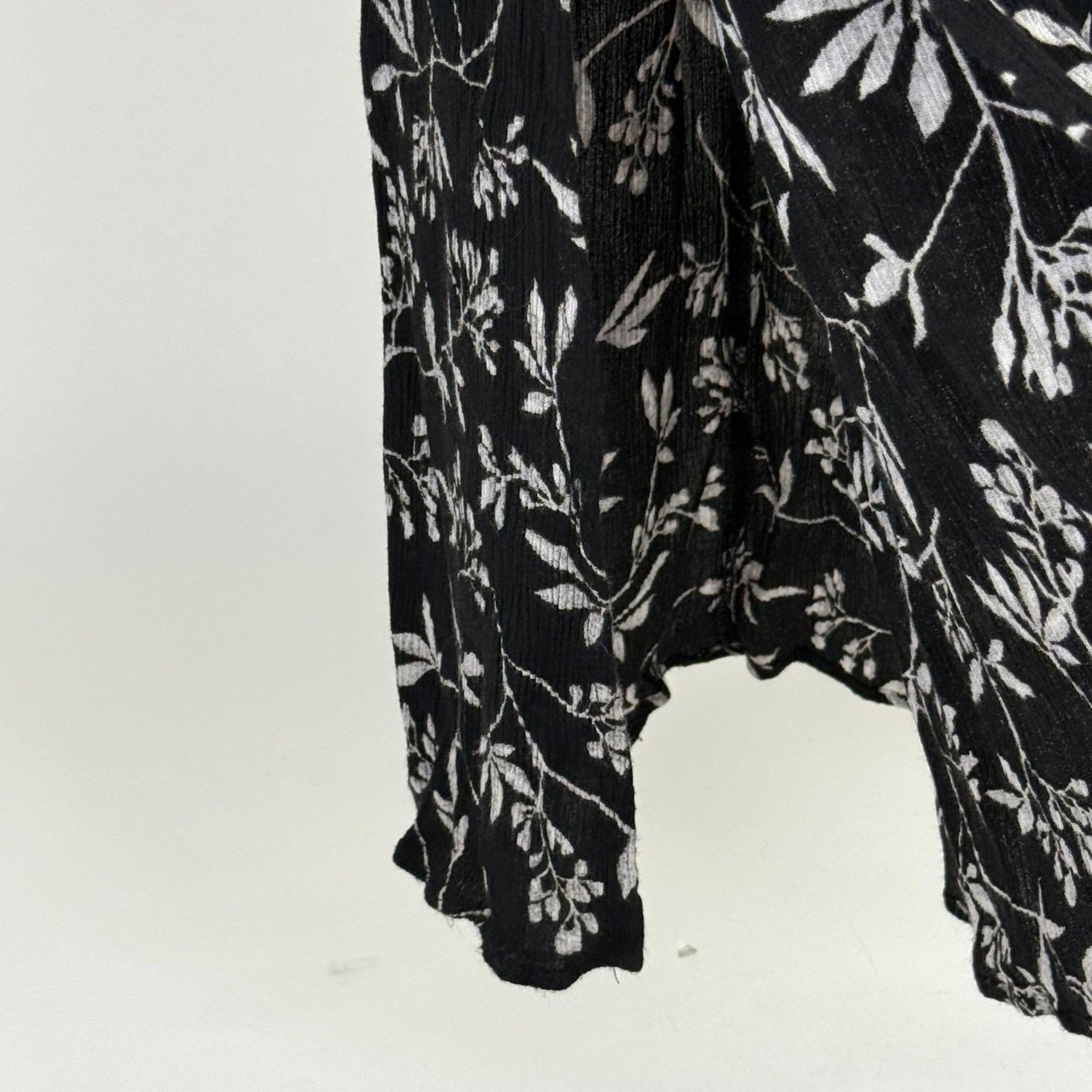 Other Norton McNaughton Midi Skirt Black Floral Lightweight Elasti Size 26" / US 2 / IT 38 - 4 Thumbnail