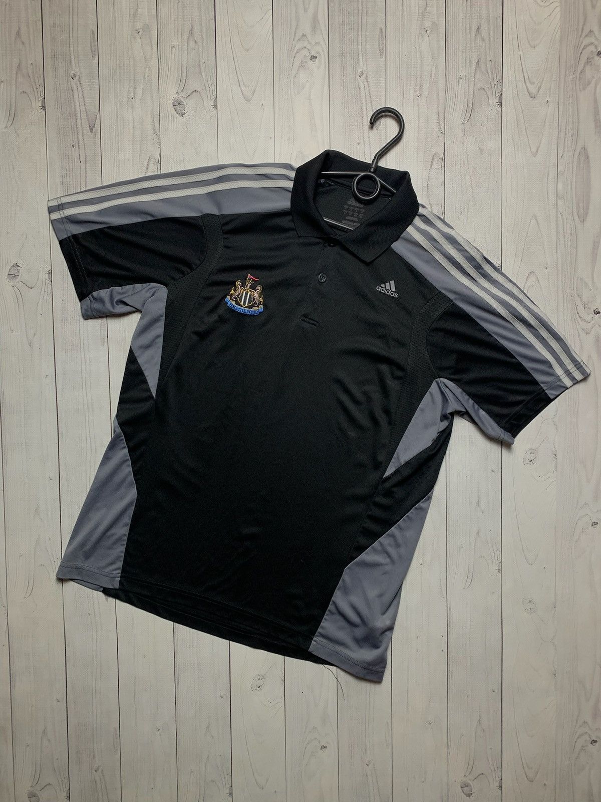 Adidas × Vintage Vintage adidas New Castle United soccer jersey size L Size US L / EU 52-54 / 3 - 1 Thumbnail