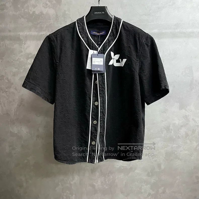 Louis Vuitton Louis Vuitton Black Logo Print Casual Denim Short Sleeve S Size US S / EU 44-46 / 1 - 1 Thumbnail