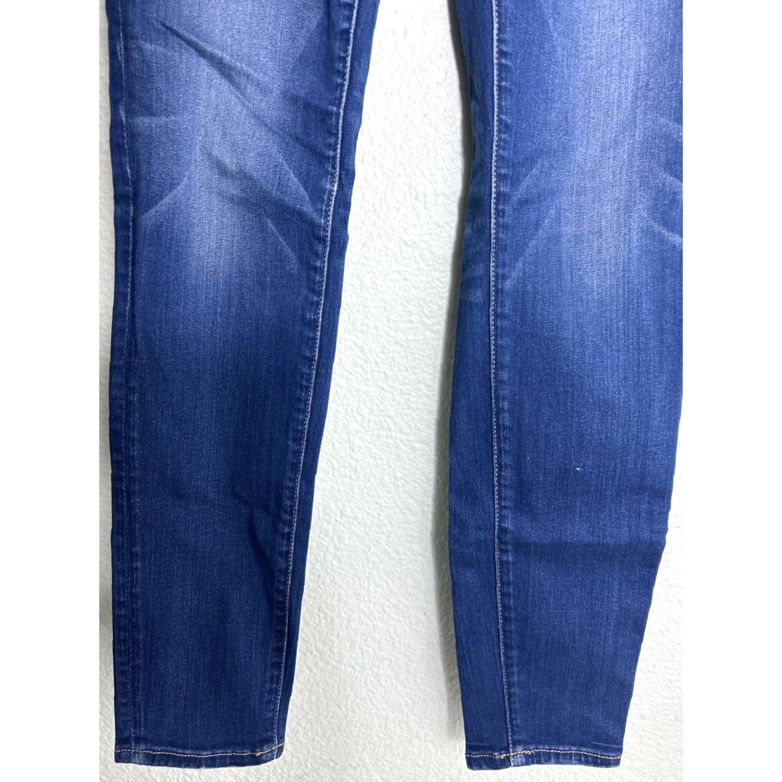 American Eagle Outfitters **American Eagle Outfitters Women Size 6 Darkwash Skinny Jeans 27x29** User: American Eagle Outfitters Women Size 6 Darkwash Skinny Jeans 27x29 Size 30" / US 8 / IT 44 - 2 Thumbnail