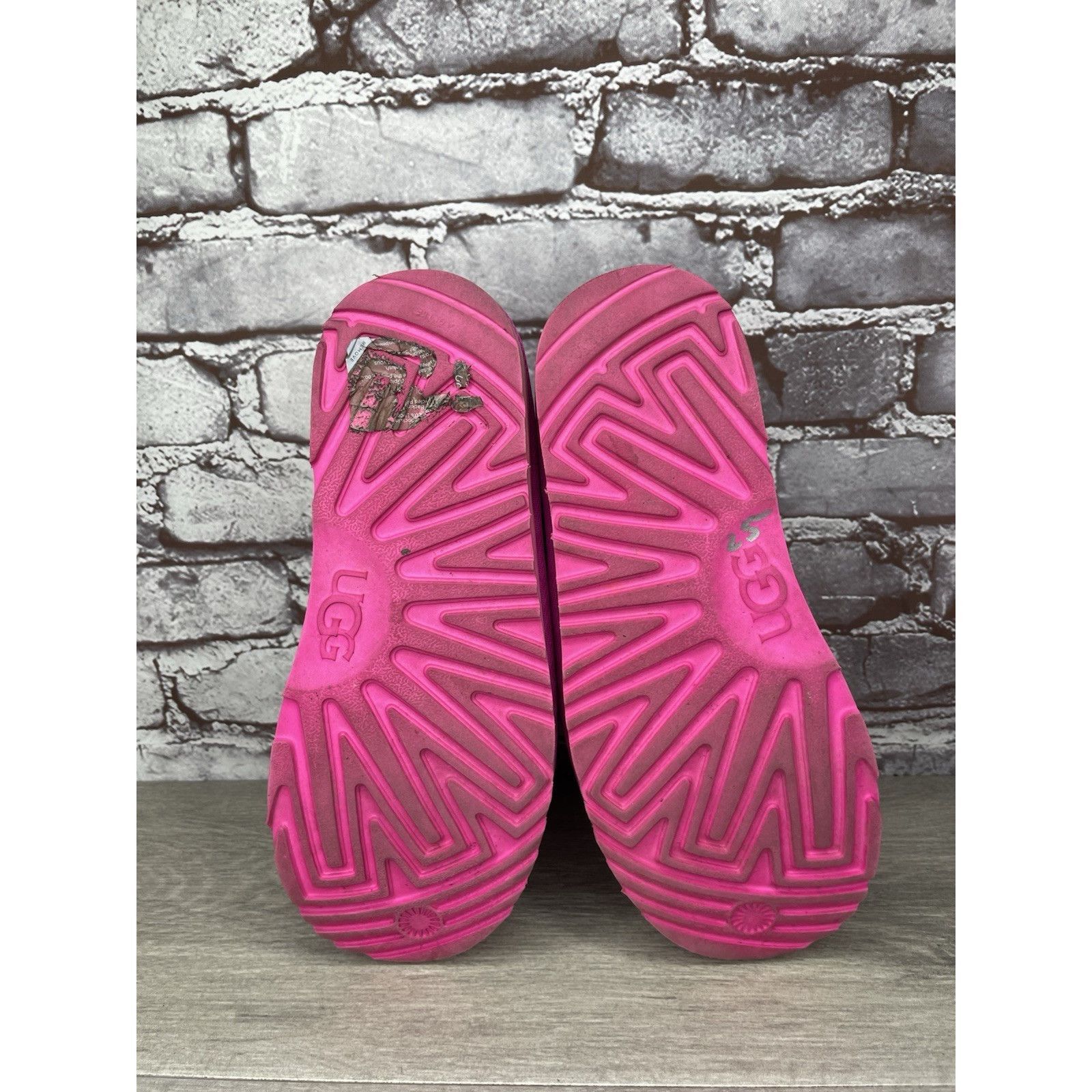 Ugg UGG PINK 🎀 Neumel Graphic Outline Authentic Fur Boots Kids Size US 6 / IT 36 - 10 Thumbnail