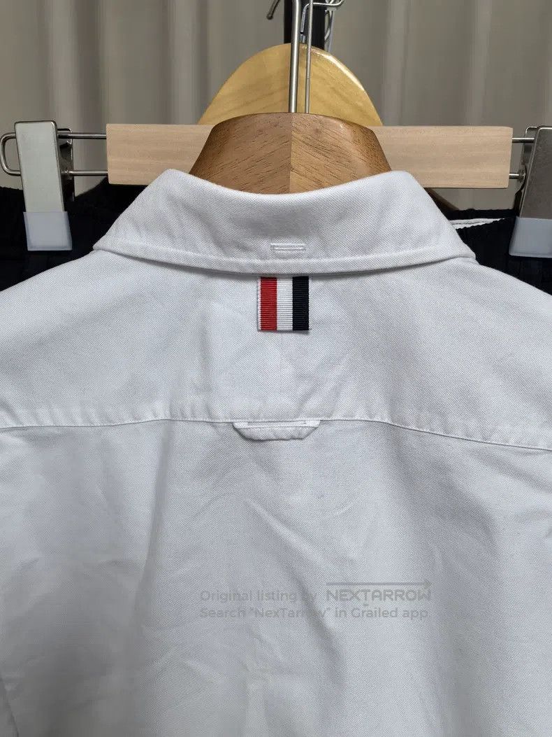 Thom Browne Thom Browne Classic Oxford shirt with sleeve emblem Size US XL / EU 56 / 4 - 2 Thumbnail