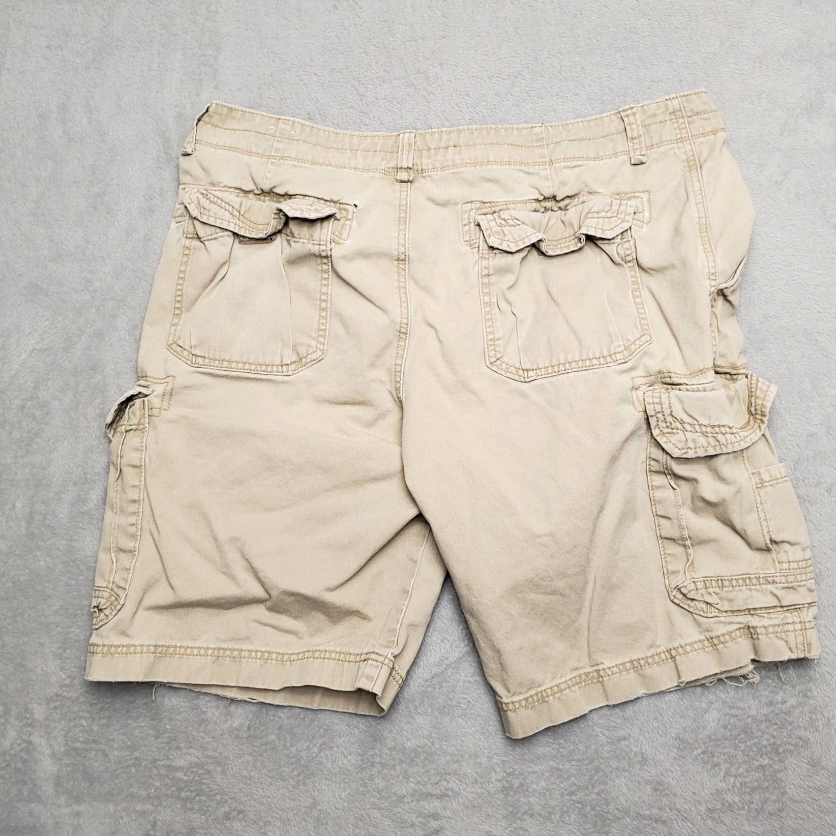Vintage Union Bay Shorts Mens 40x11 Beige Khaki Cargo Cotton Utility Outdoor Distressed Size US 40 / EU 56 - 5 Thumbnail