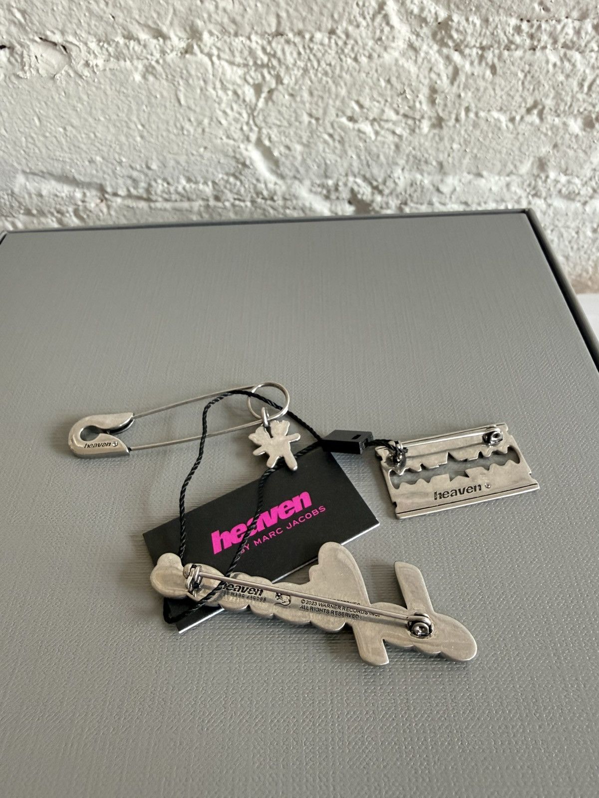 Heaven by Marc Jacobs SS23 Deftones 3-Pin Set Size ONE SIZE - 3 Thumbnail