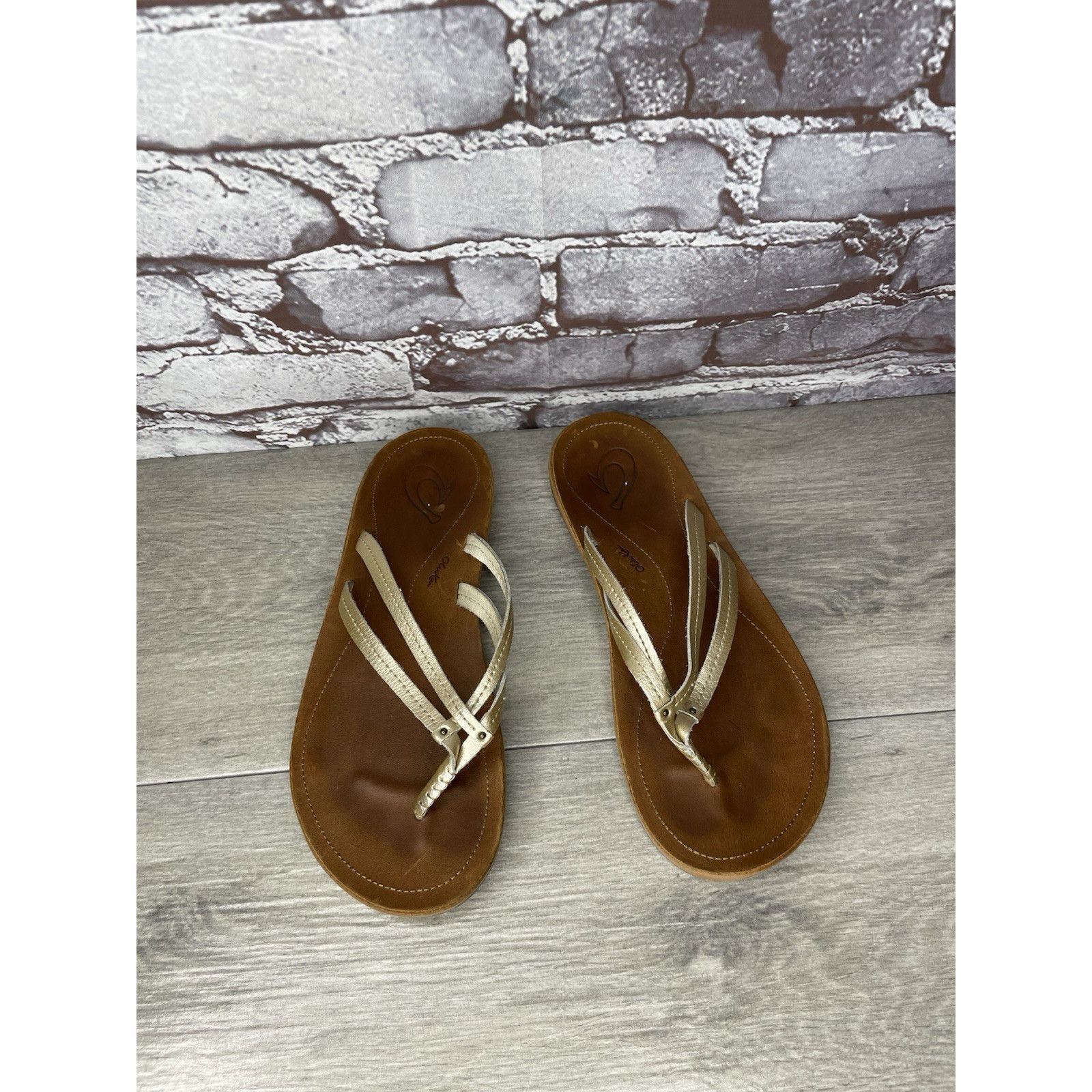 Olukai Olukai “U’i” Gold Leather Double Strap Flip Flops Sandals Wo Size US 8 / IT 38 - 2 Thumbnail
